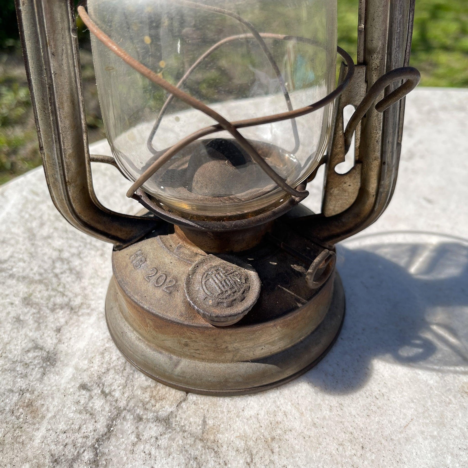 Stormlantaarn petroleum lamp HB 202 - Bamestra Curiosa