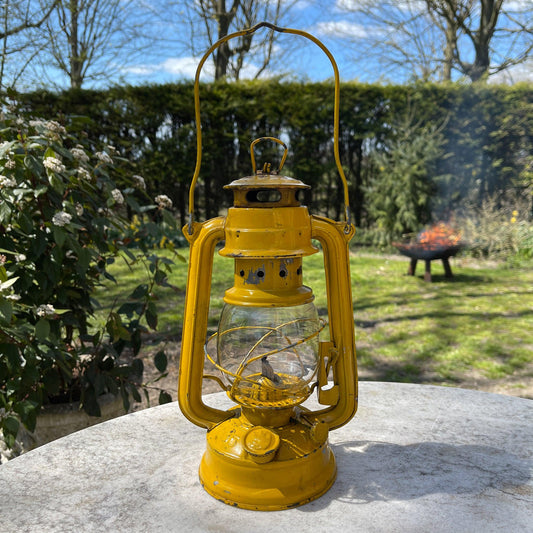 Stormlantaarn Petroleum lamp Swallow Brand 235 - Bamestra Curiosa