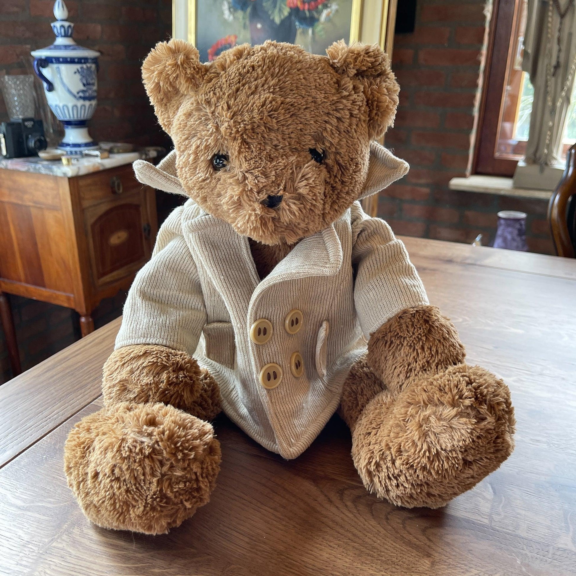 Teddybeer met beige jasje - Bamestra Curiosa