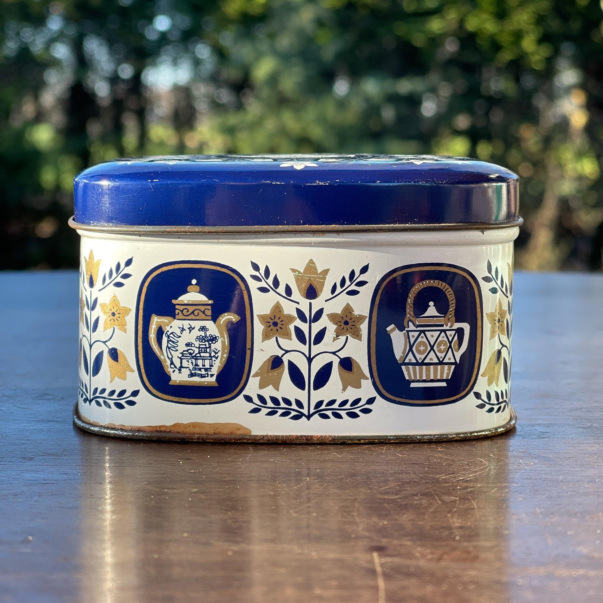 Theeblikje - Bamestra Curiosa