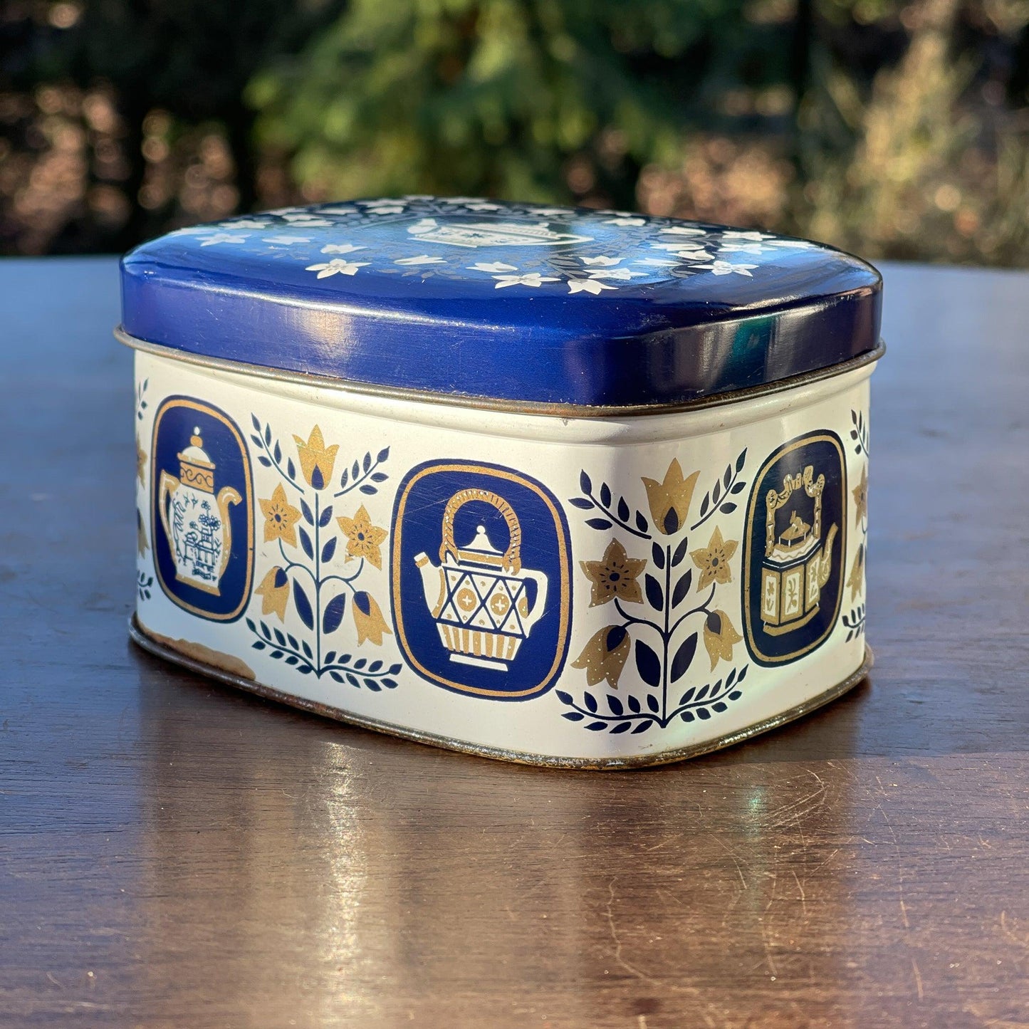 Theeblikje - Bamestra Curiosa