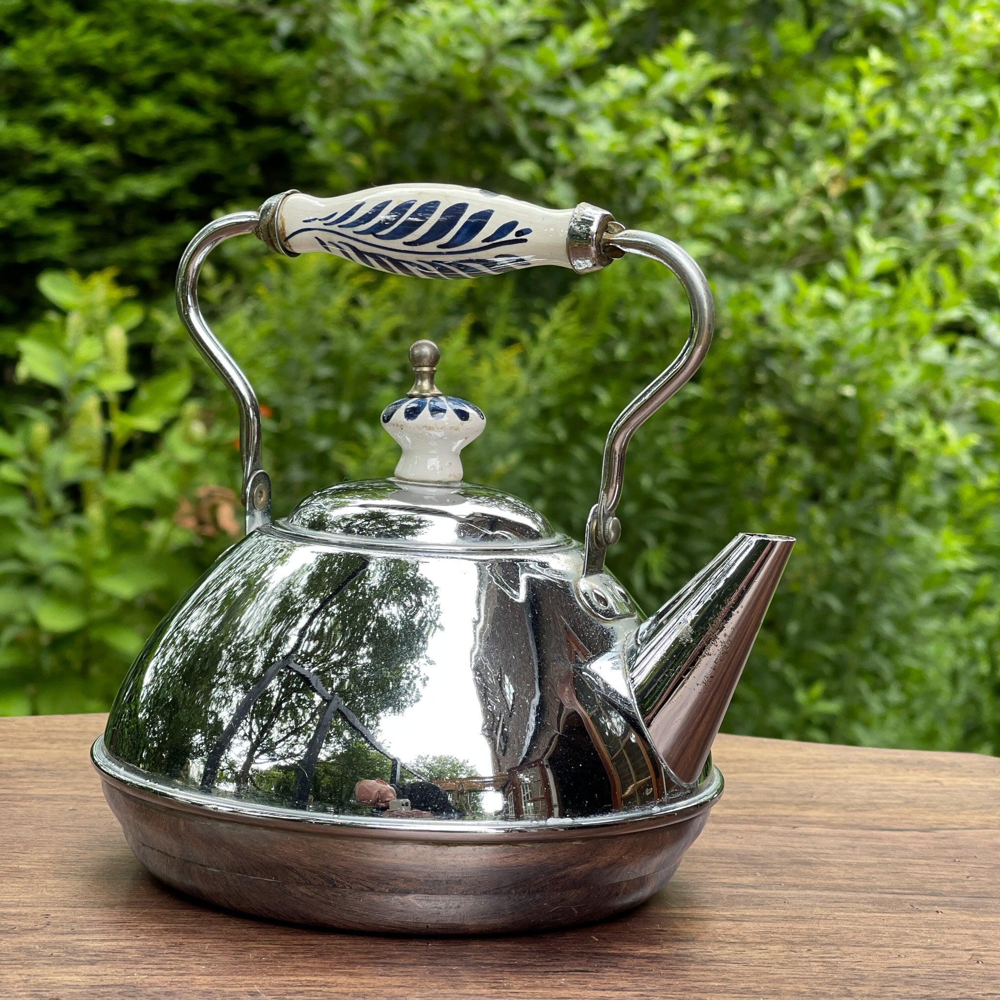 Theeketel met delfts blauw handvat - The Collectionist