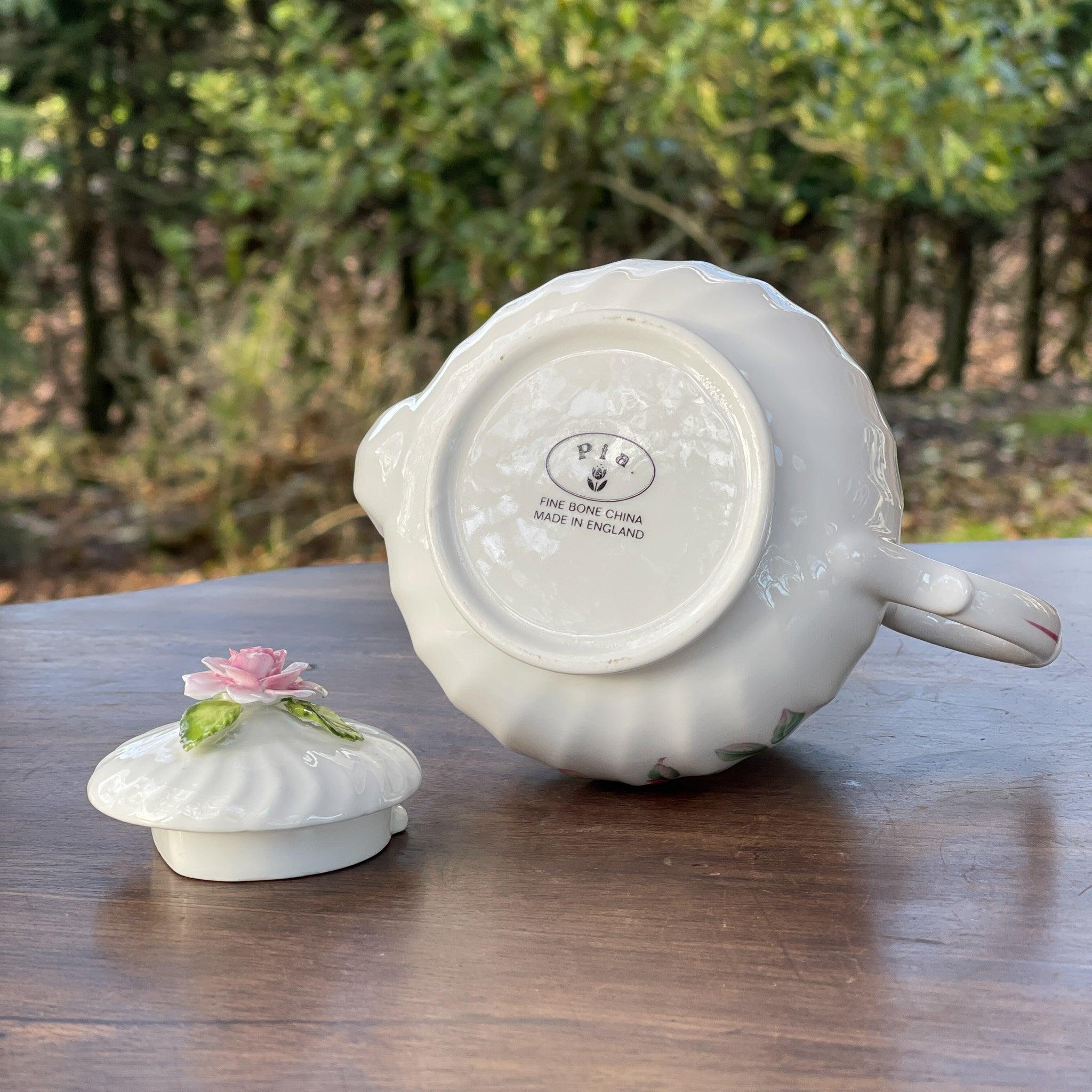 Theepot met rozen van Pia - The Collectionist