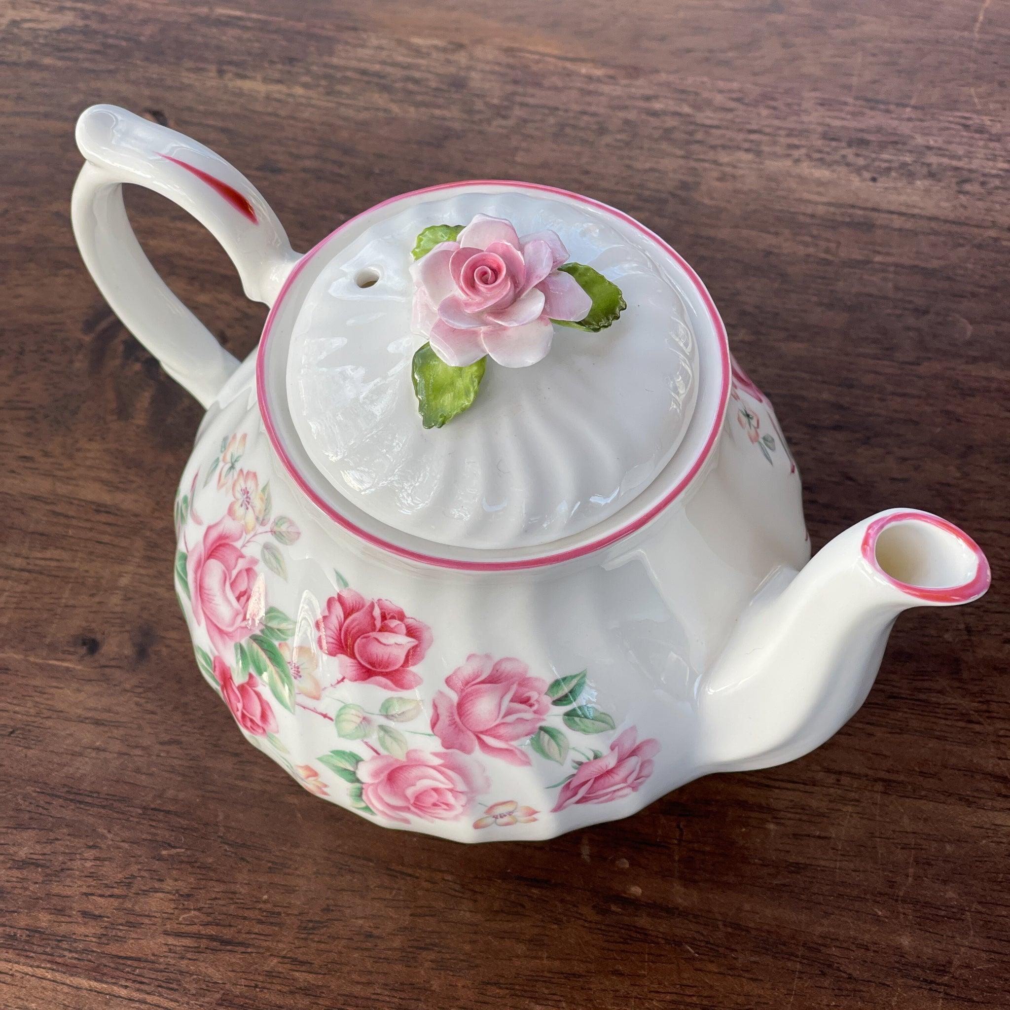 Theepot met rozen van Pia - The Collectionist