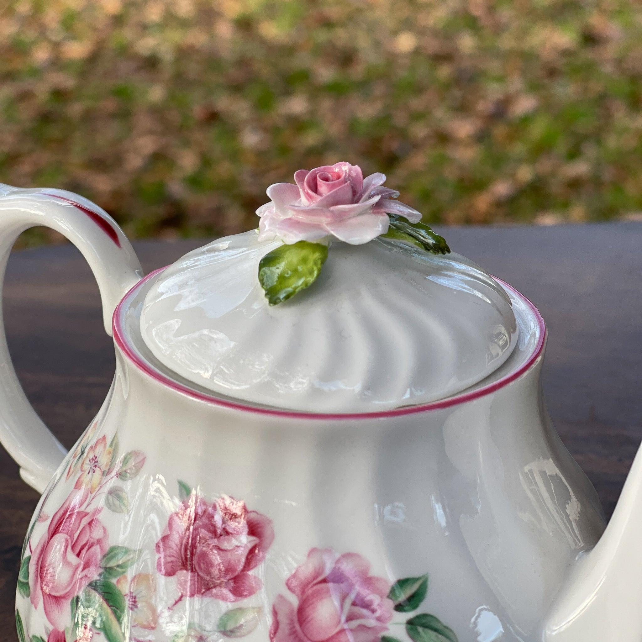 Theepot met rozen van Pia - The Collectionist