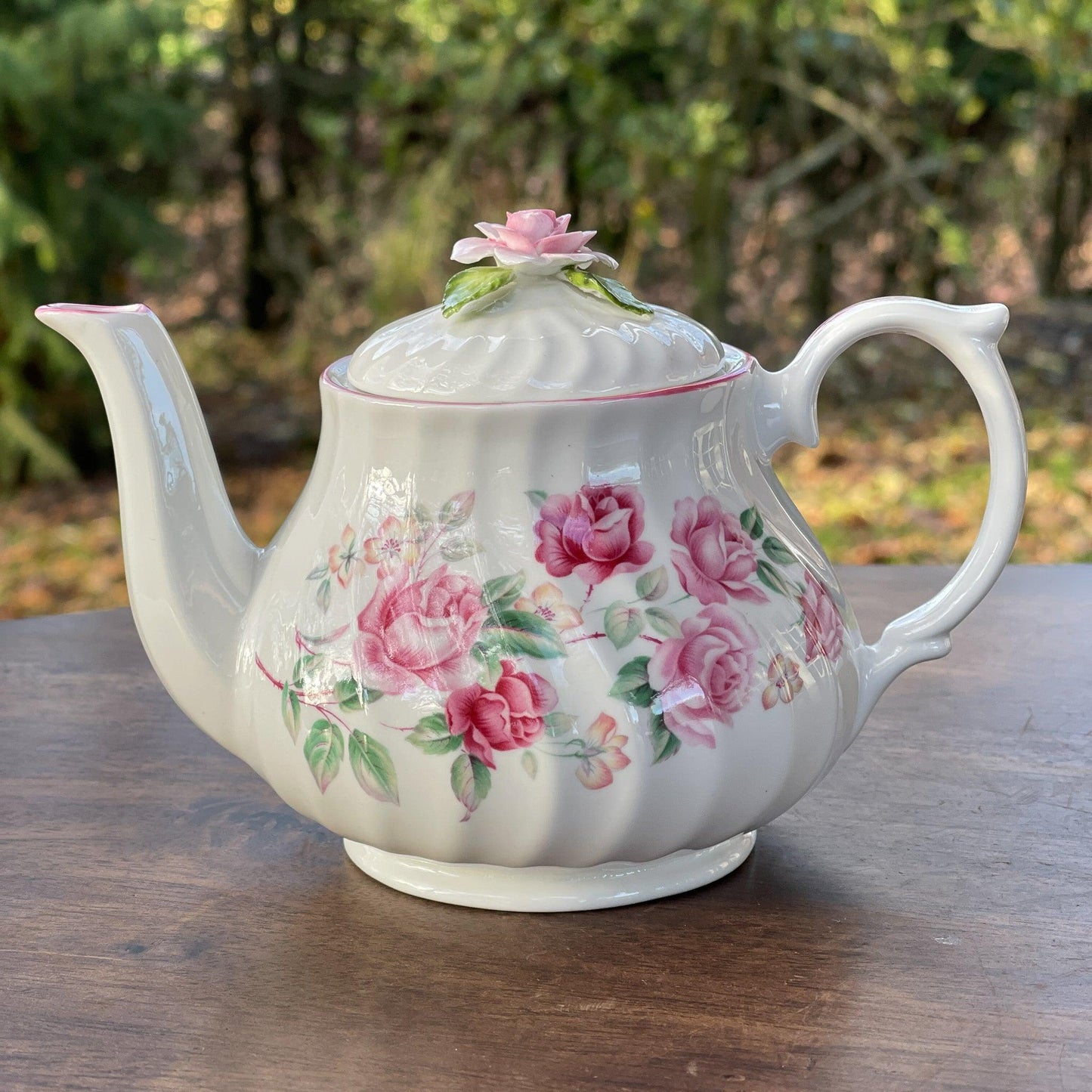 Theepot met rozen van Pia - Bamestra Curiosa