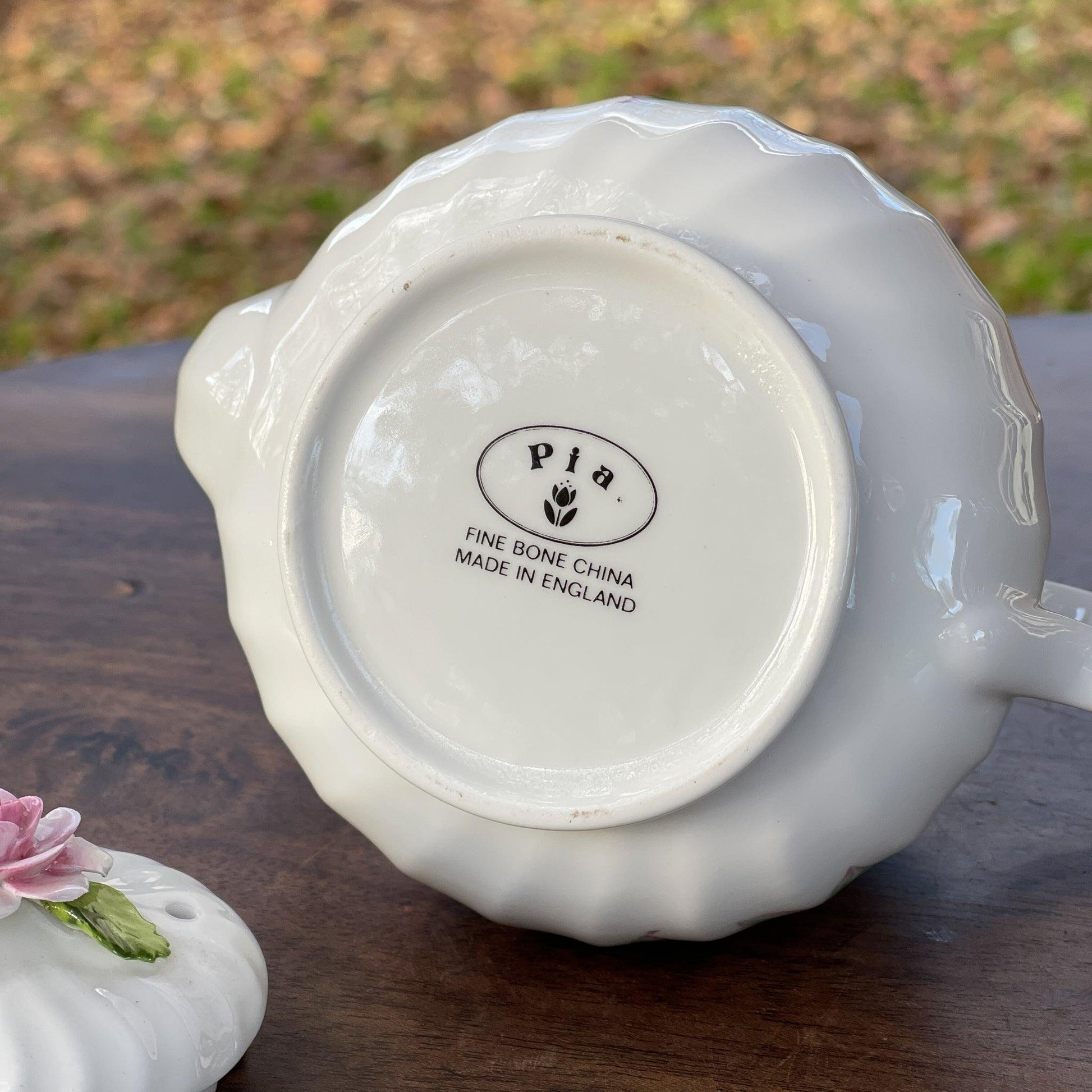 Theepot met rozen van Pia - Bamestra Curiosa