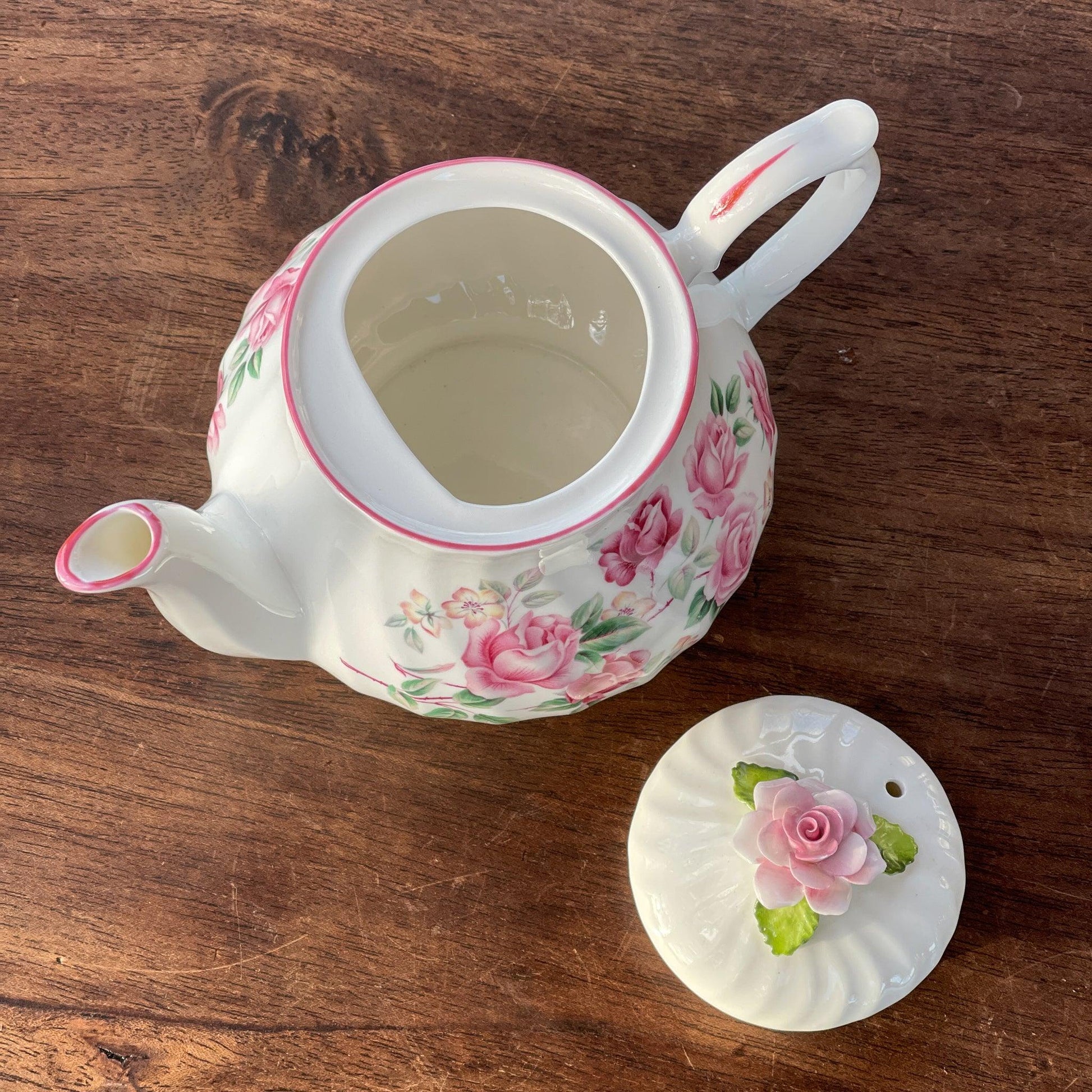 Theepot met rozen van Pia - Bamestra Curiosa