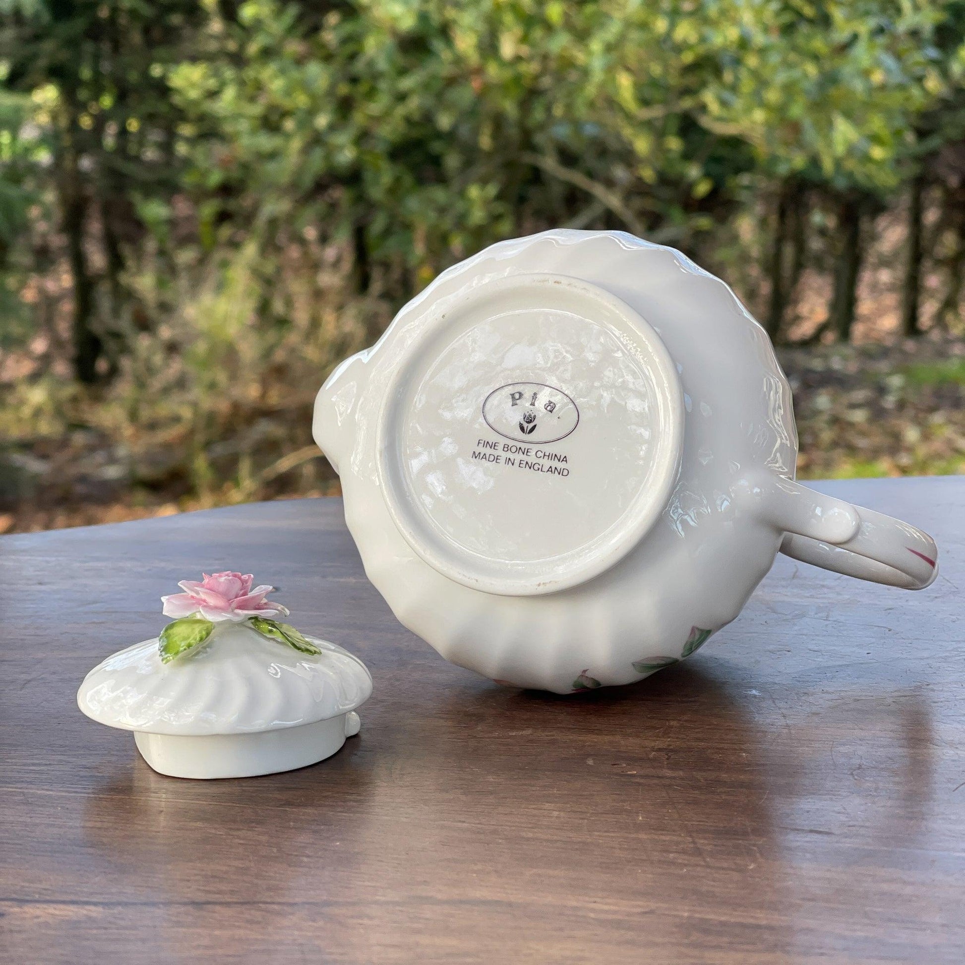 Theepot met rozen van Pia - Bamestra Curiosa