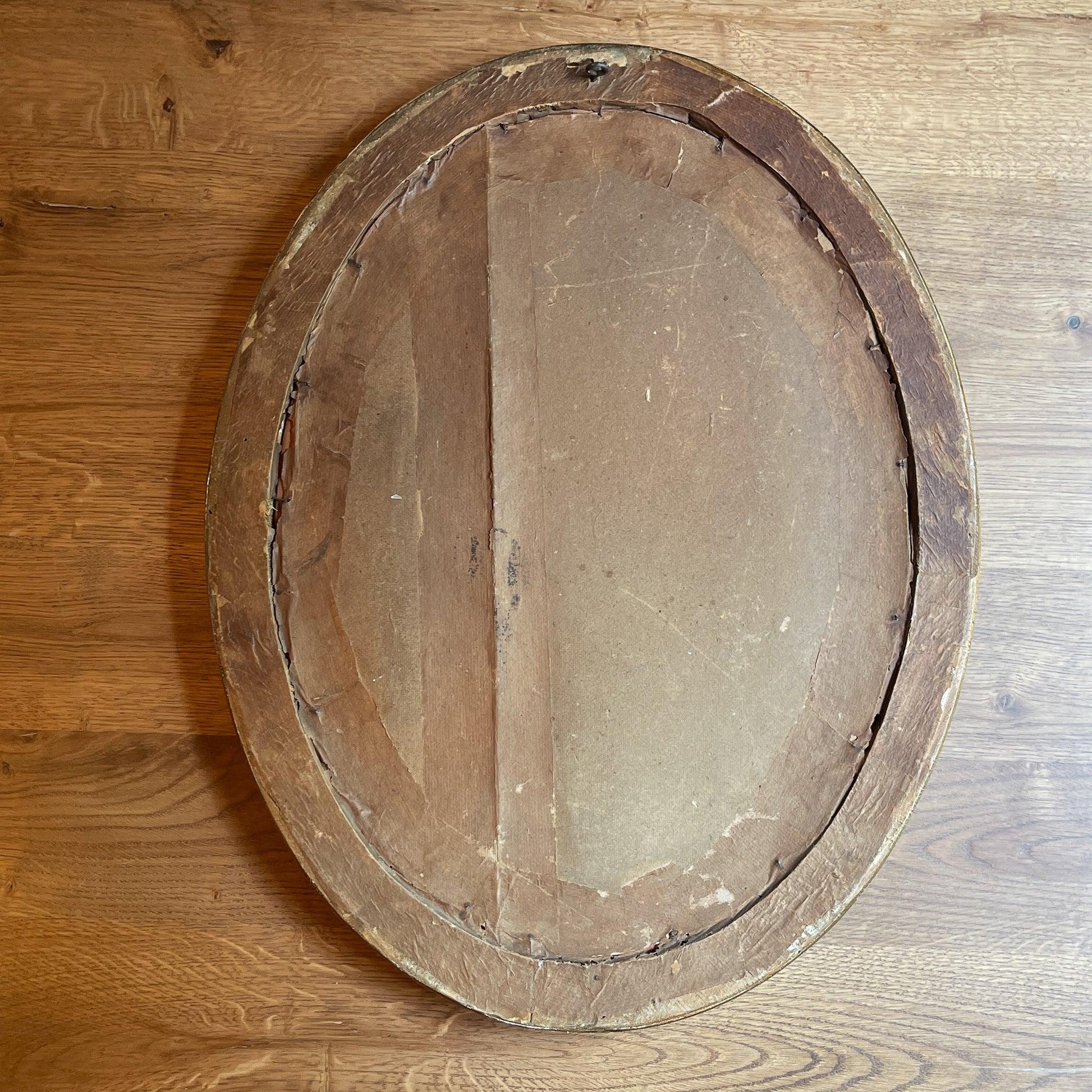 Theresia in gouden ovale lijst - Bamestra Curiosa