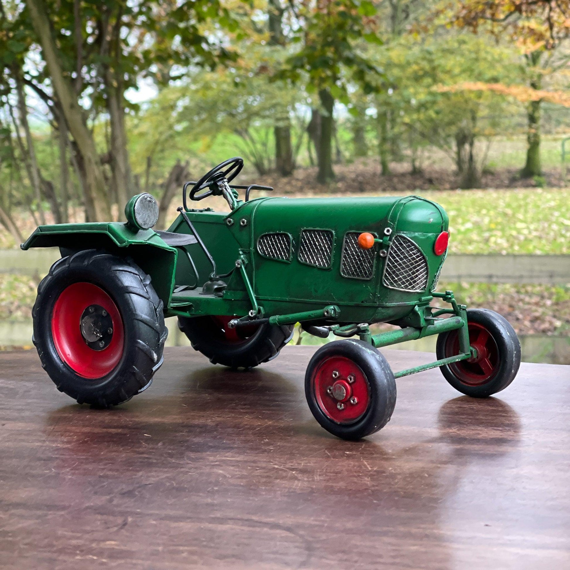 Tractor van metaal - Bamestra Curiosa