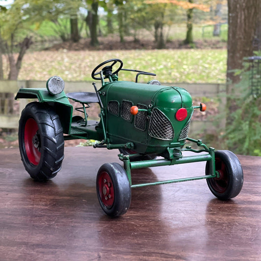 Tractor van metaal - Bamestra Curiosa