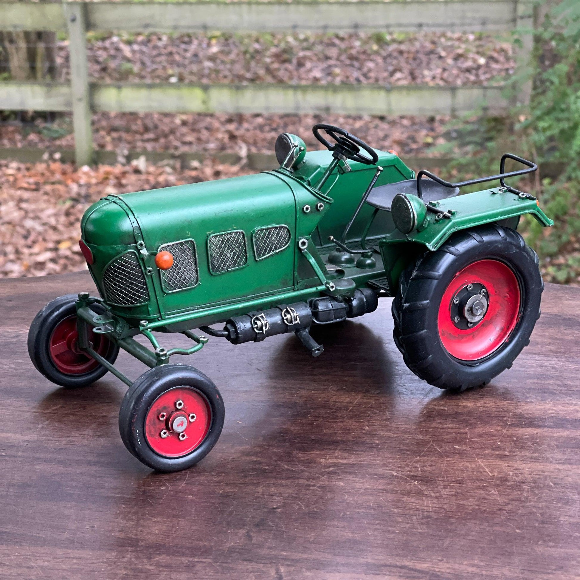 Tractor van metaal - Bamestra Curiosa