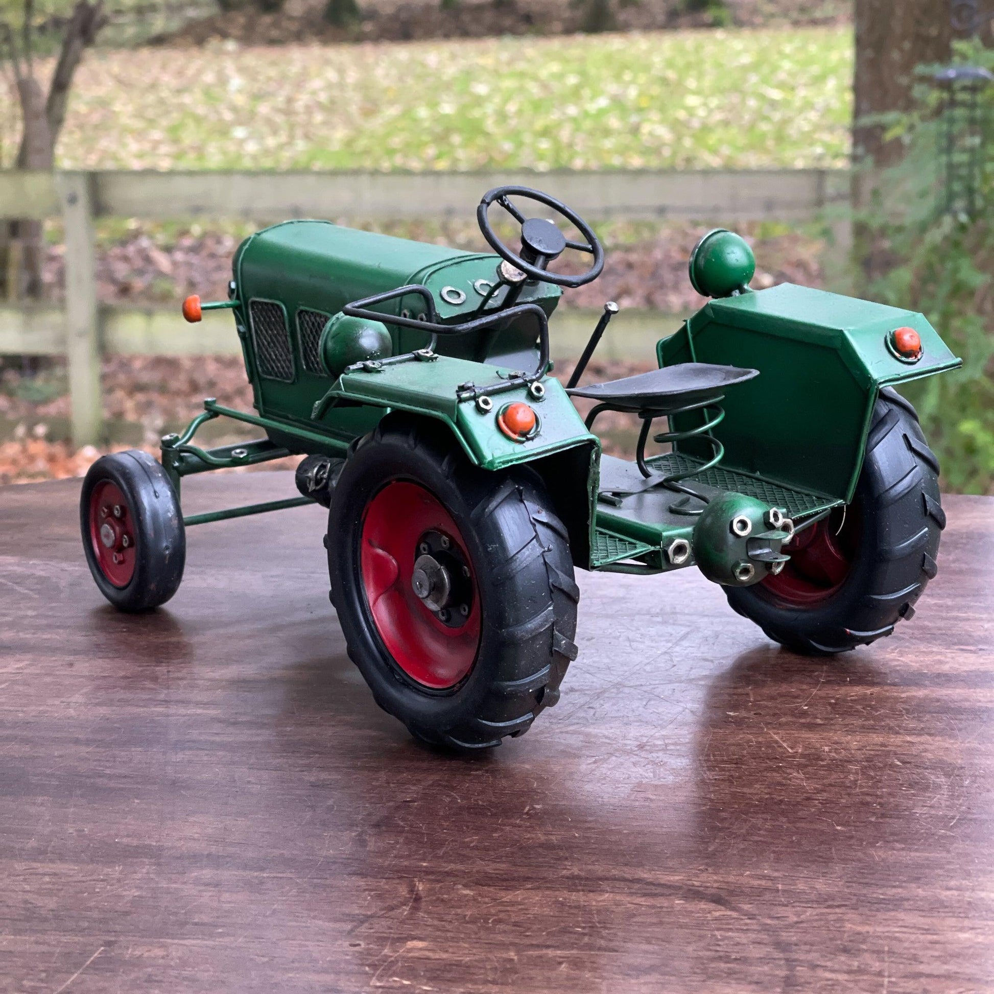 Tractor van metaal - Bamestra Curiosa