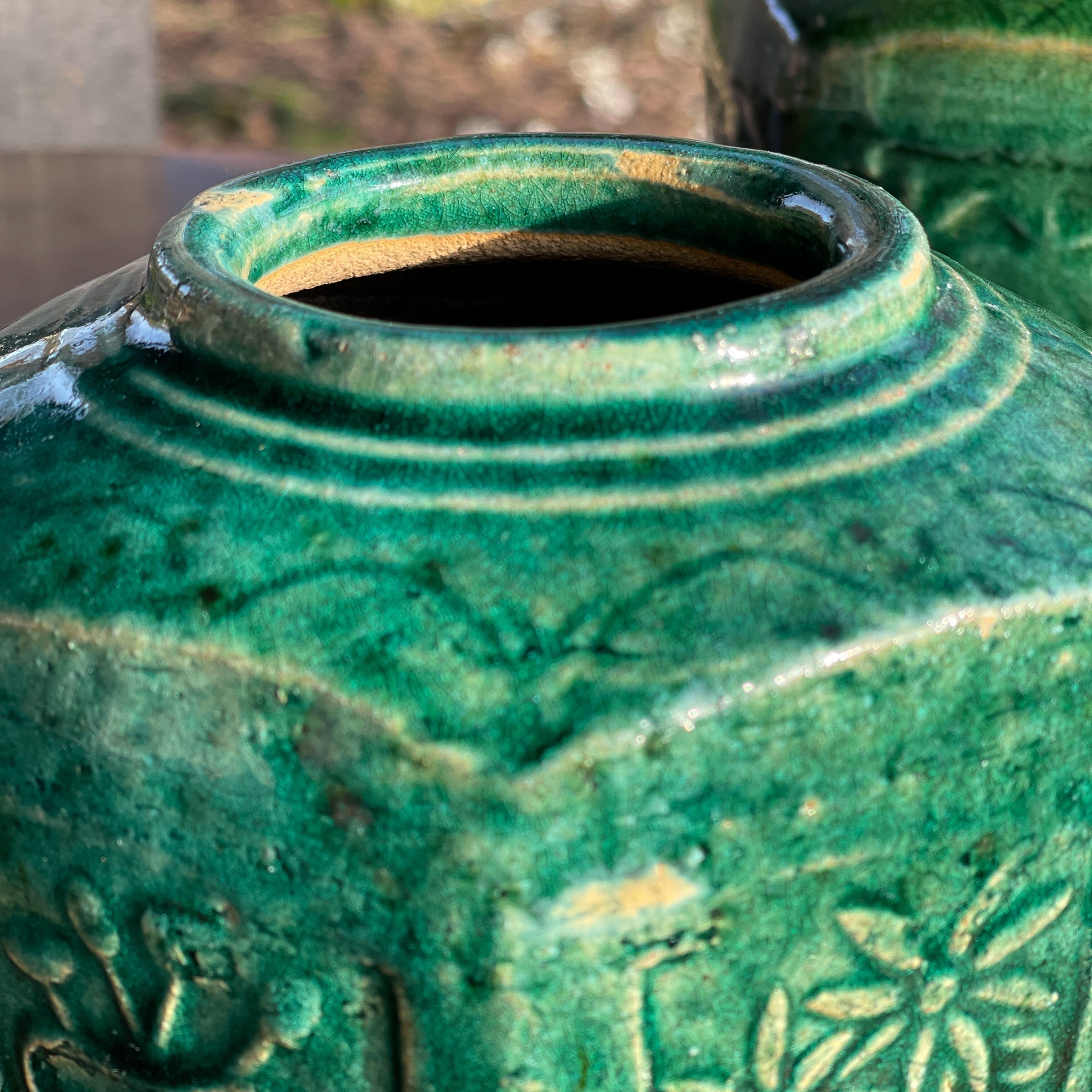 Twee Antieke Smaragdgroene Gemberpotten - The Collectionist