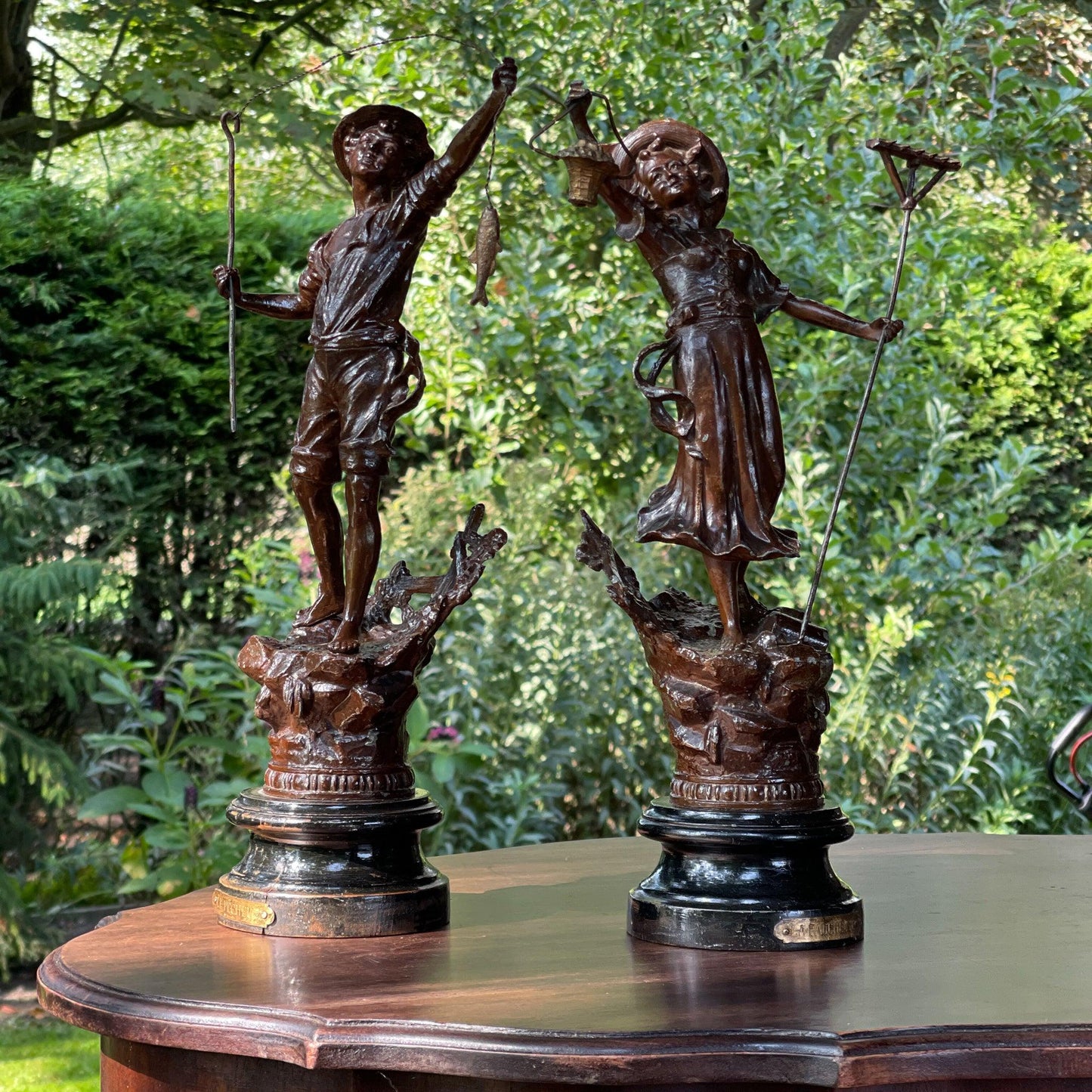 Twee beelden La Faucheuse & Le Pecheur - Bamestra Curiosa