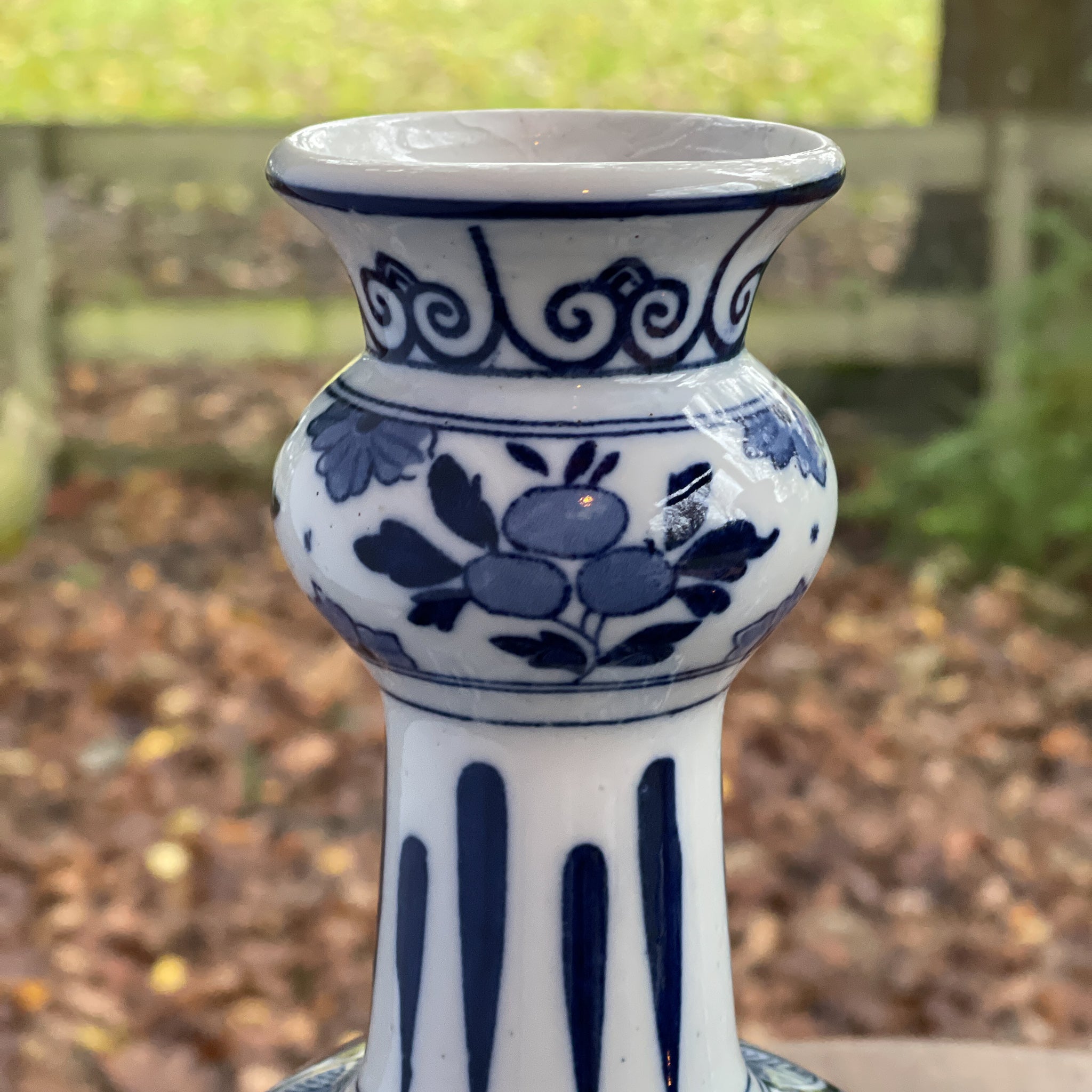 Twee Delfts Blauwe Knobbelvazen (1900) - The Collectionist