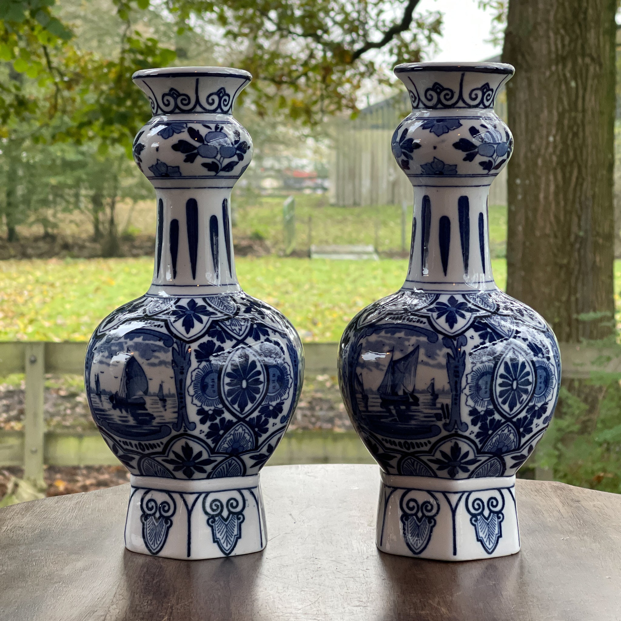 Twee Delfts Blauwe Knobbelvazen (1900) - The Collectionist