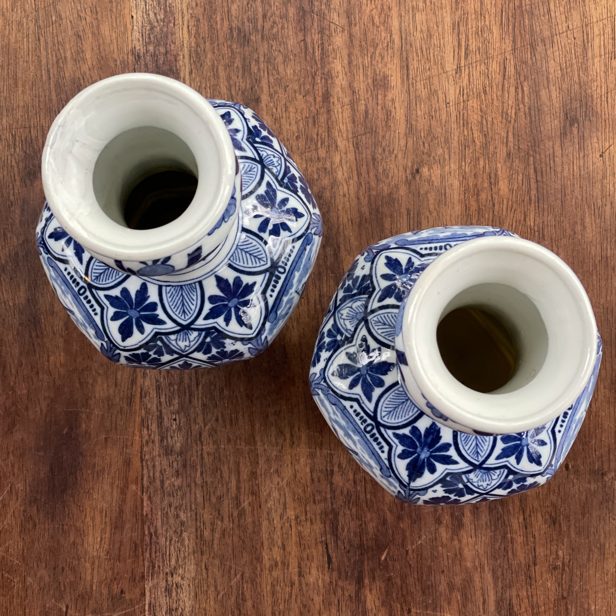 Twee Delfts Blauwe Knobbelvazen (1900) - The Collectionist