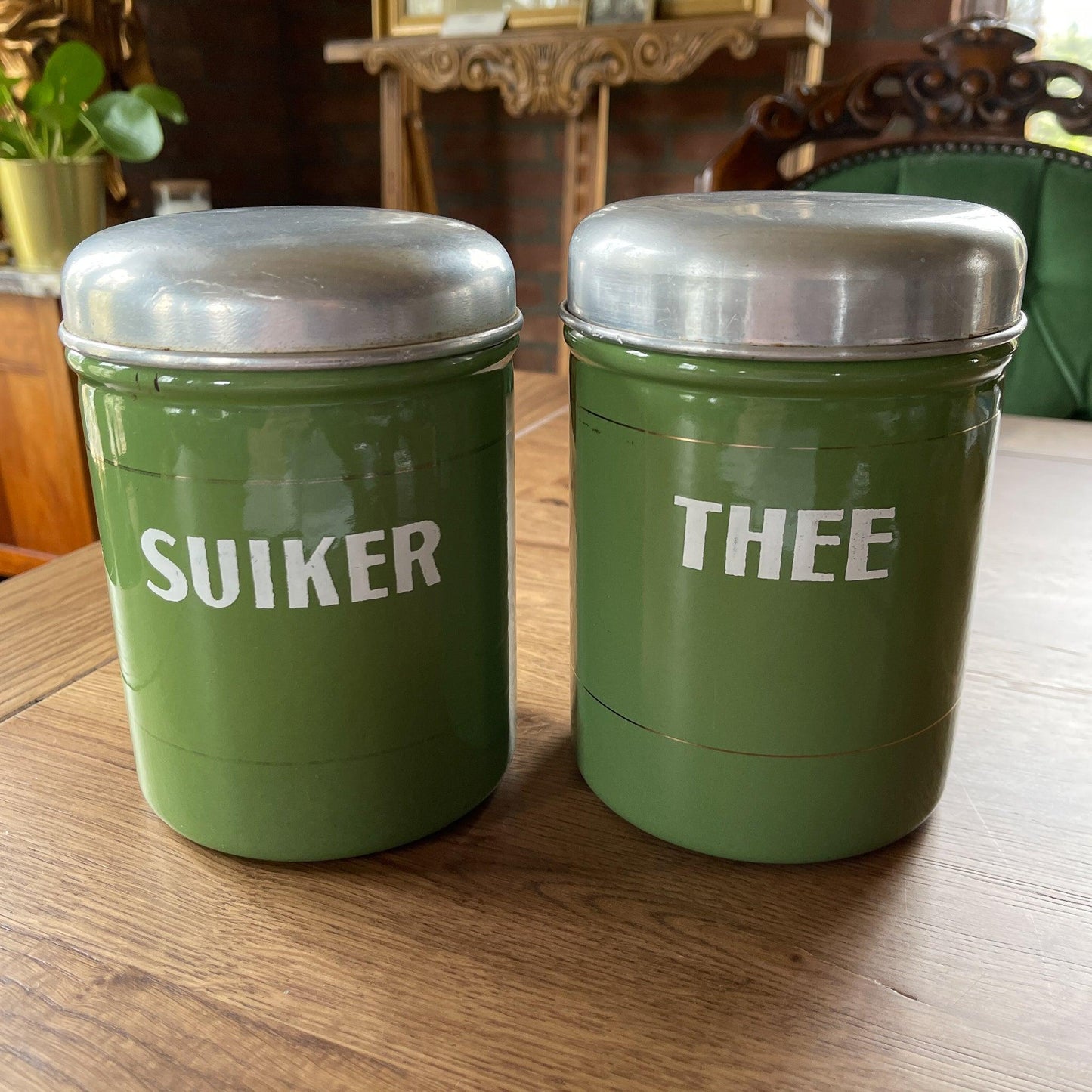 Twee emaille suiker en theebussen - Bamestra Curiosa