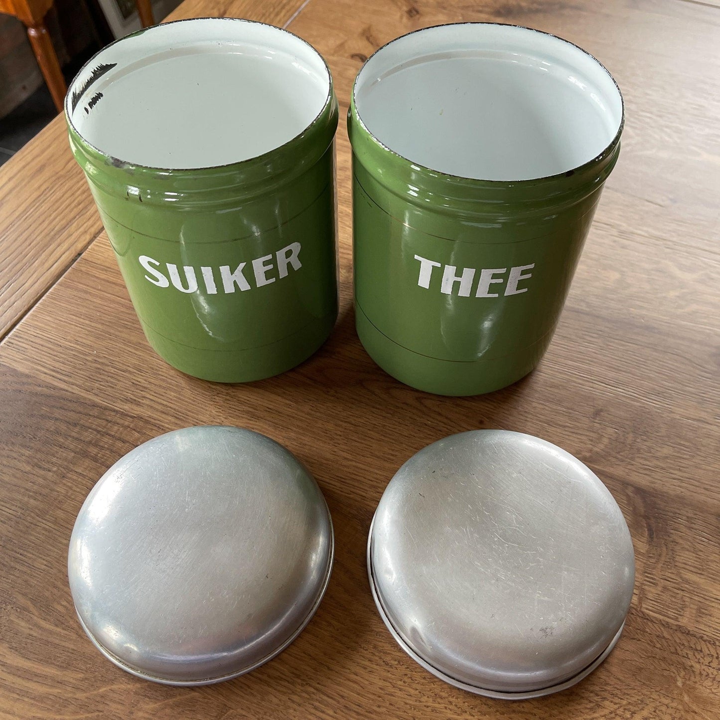 Twee emaille suiker en theebussen - Bamestra Curiosa