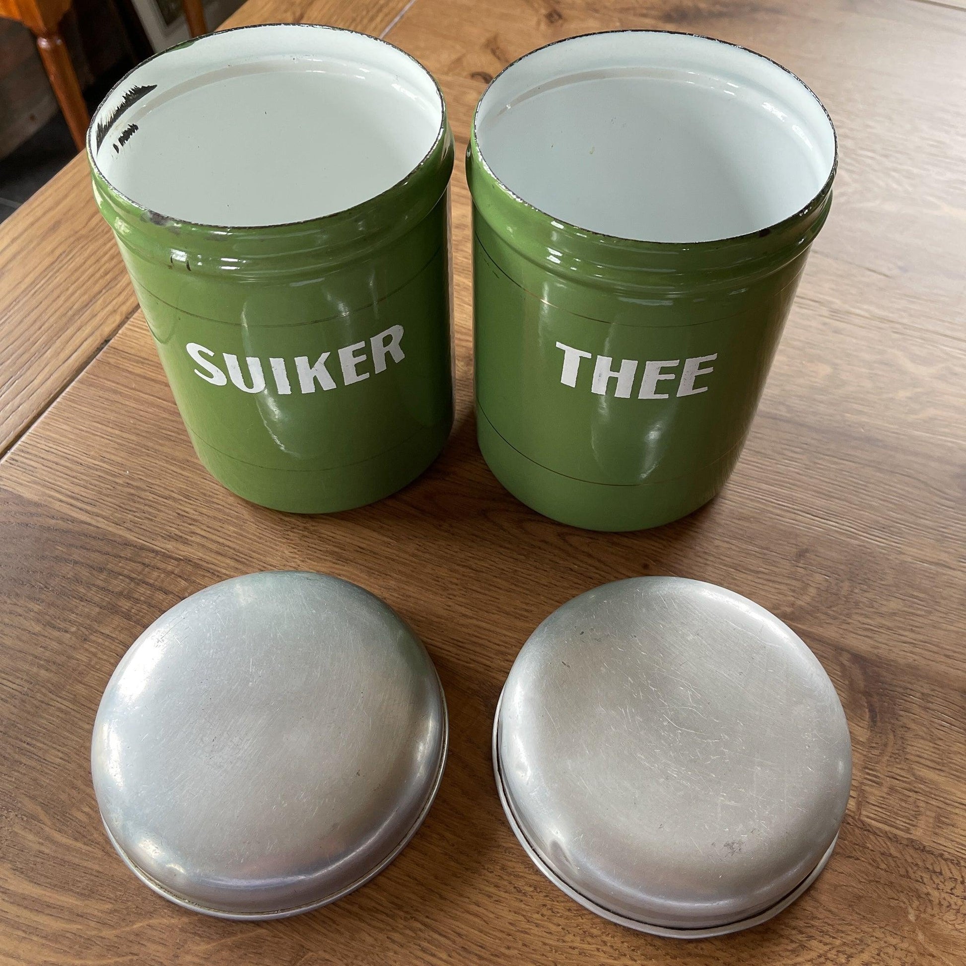 Twee emaille suiker en theebussen - Bamestra Curiosa