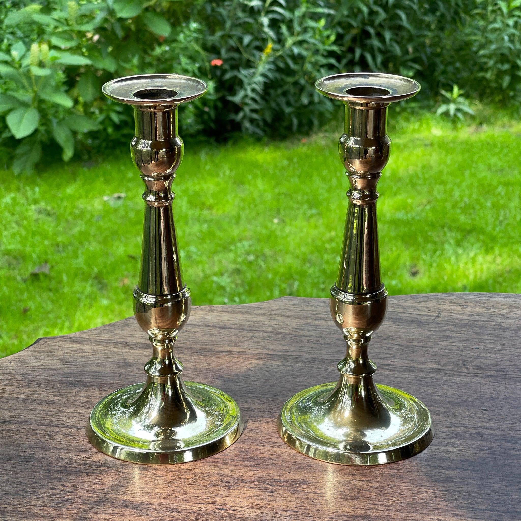 Twee koperen kandelaars - The Collectionist