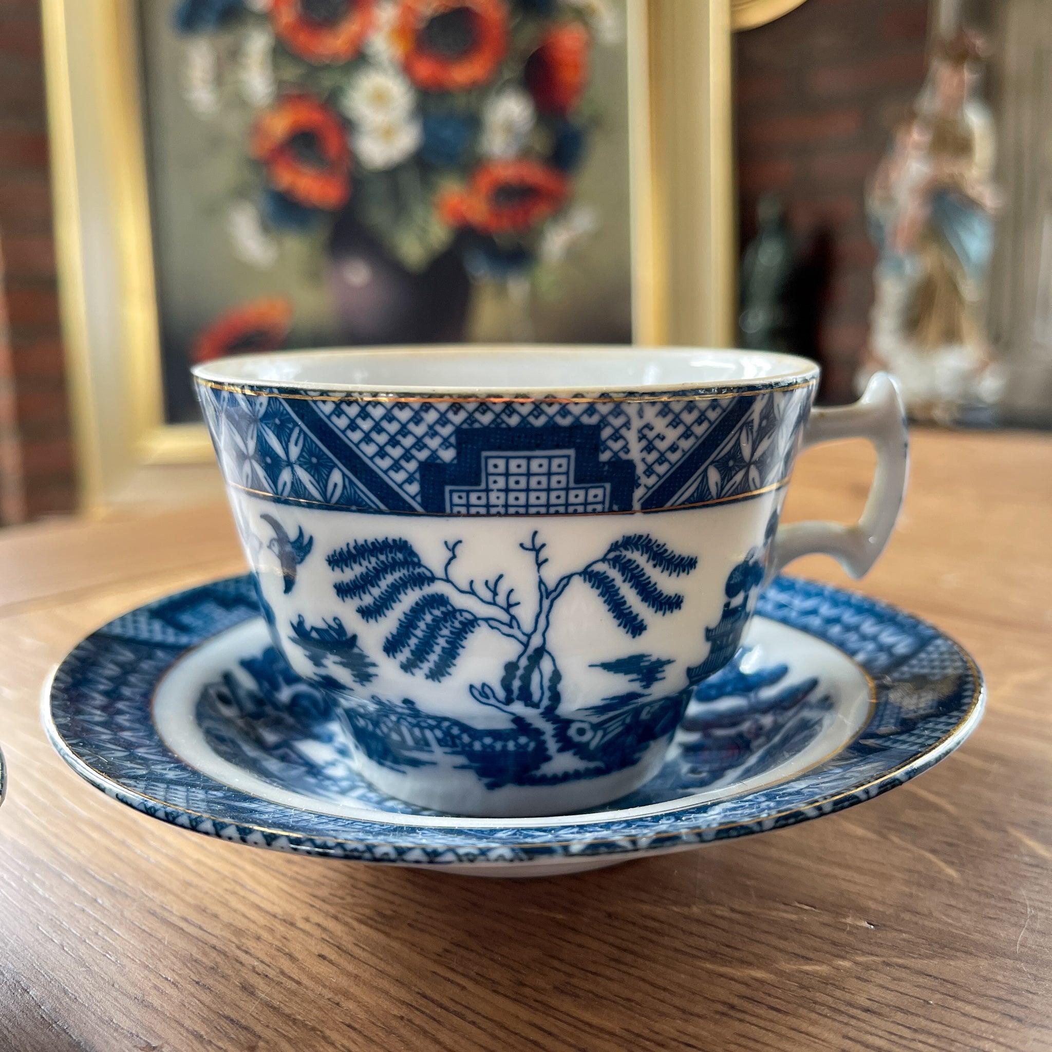 Twee kopjes met schoteltjes met Chinees motief - The Collectionist