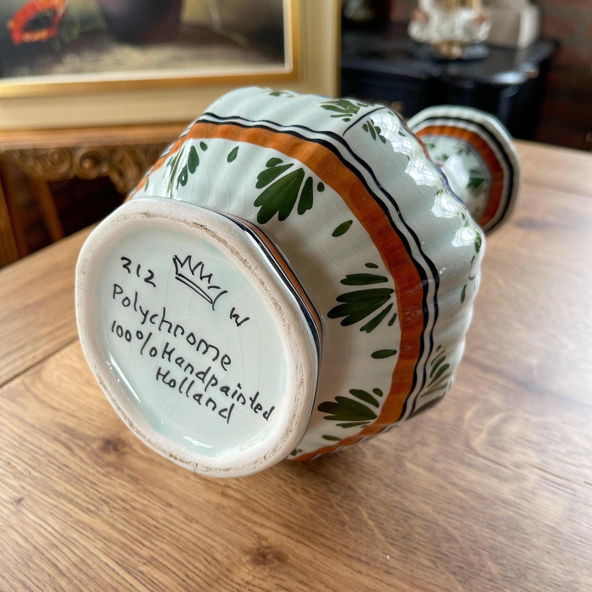 Twee Polychrome Trompetvazen - The Collectionist