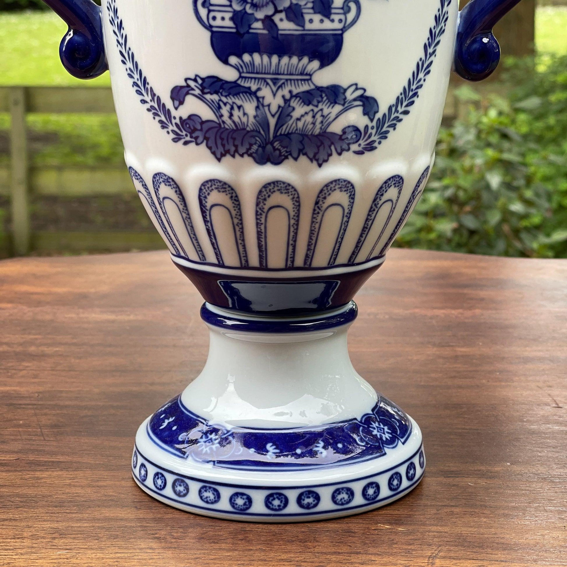 Vaas met deksel - Bamestra Curiosa