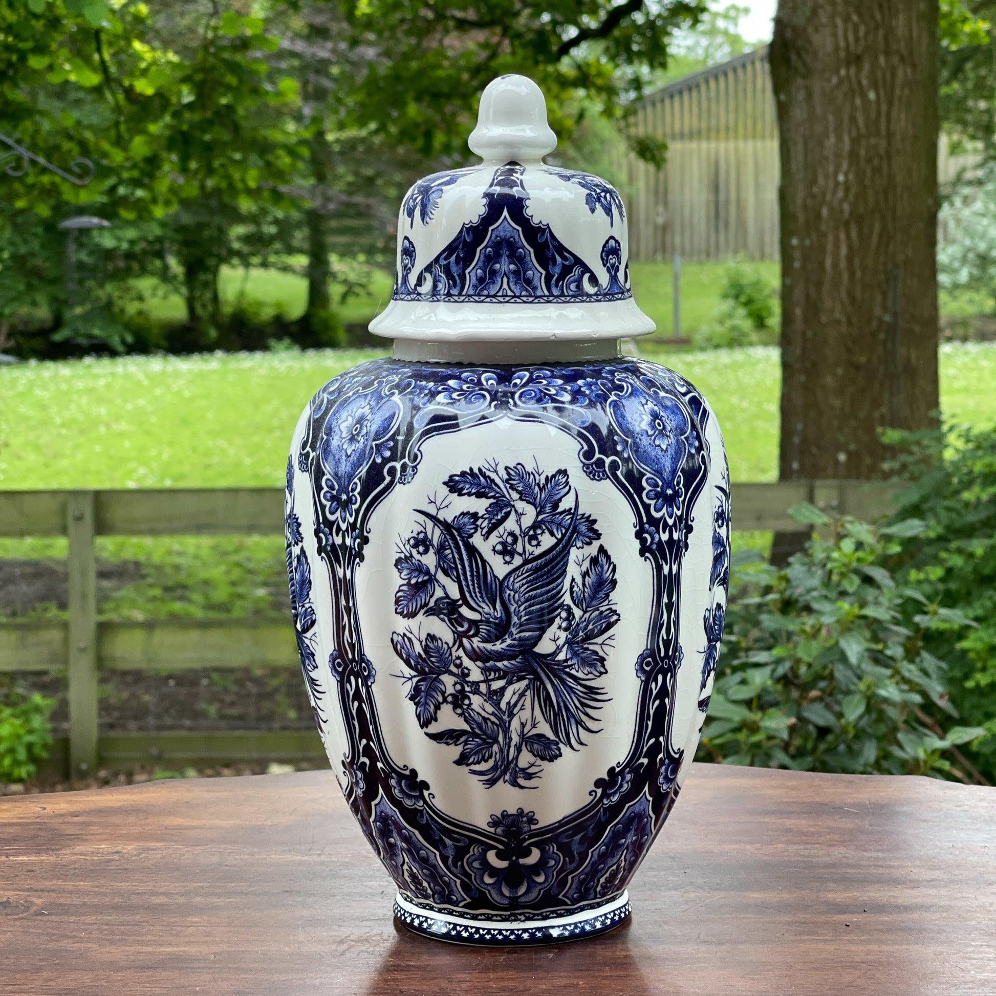Vaas met deksel in Delfts Blauw - Bamestra Curiosa