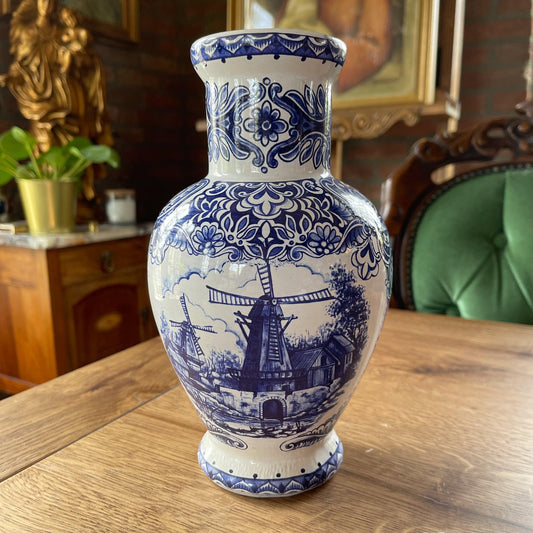 Vaas met molen Delfts Blauw - Bamestra Curiosa