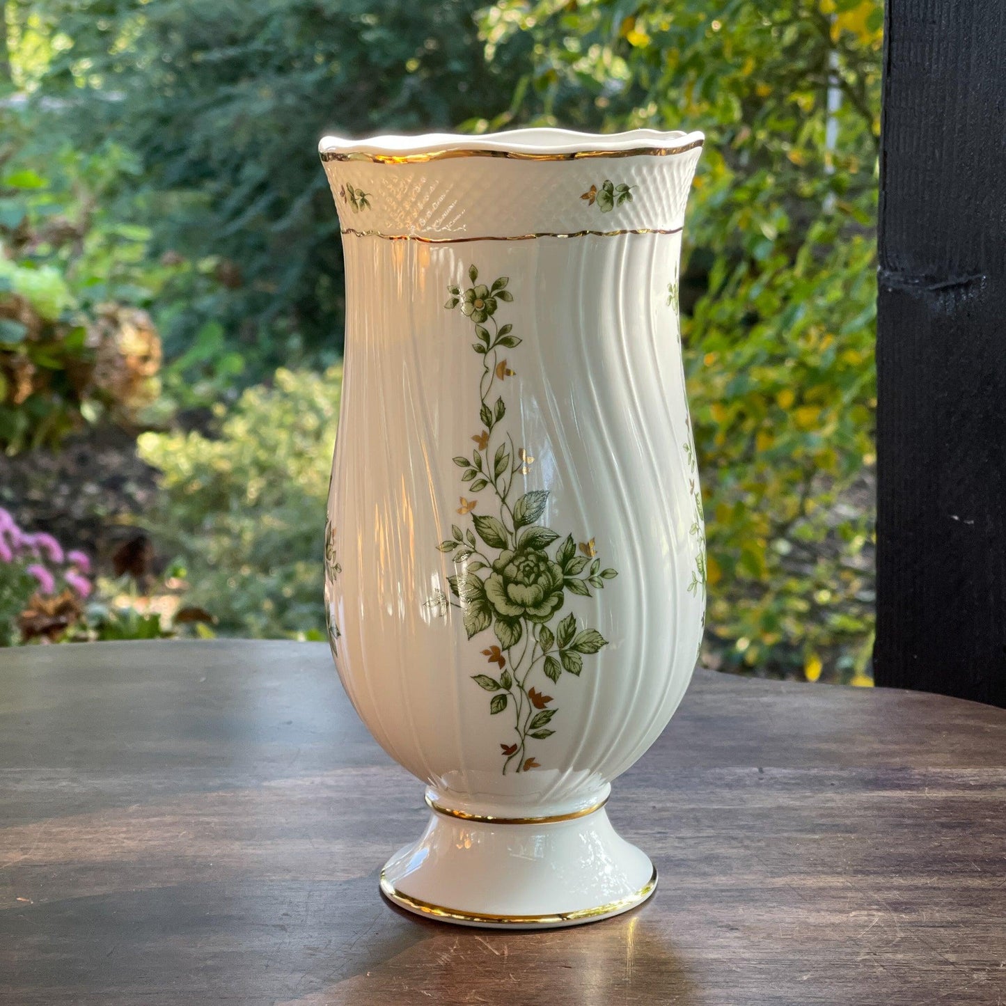 Vaas van Hollóháza porselein - Bamestra Curiosa