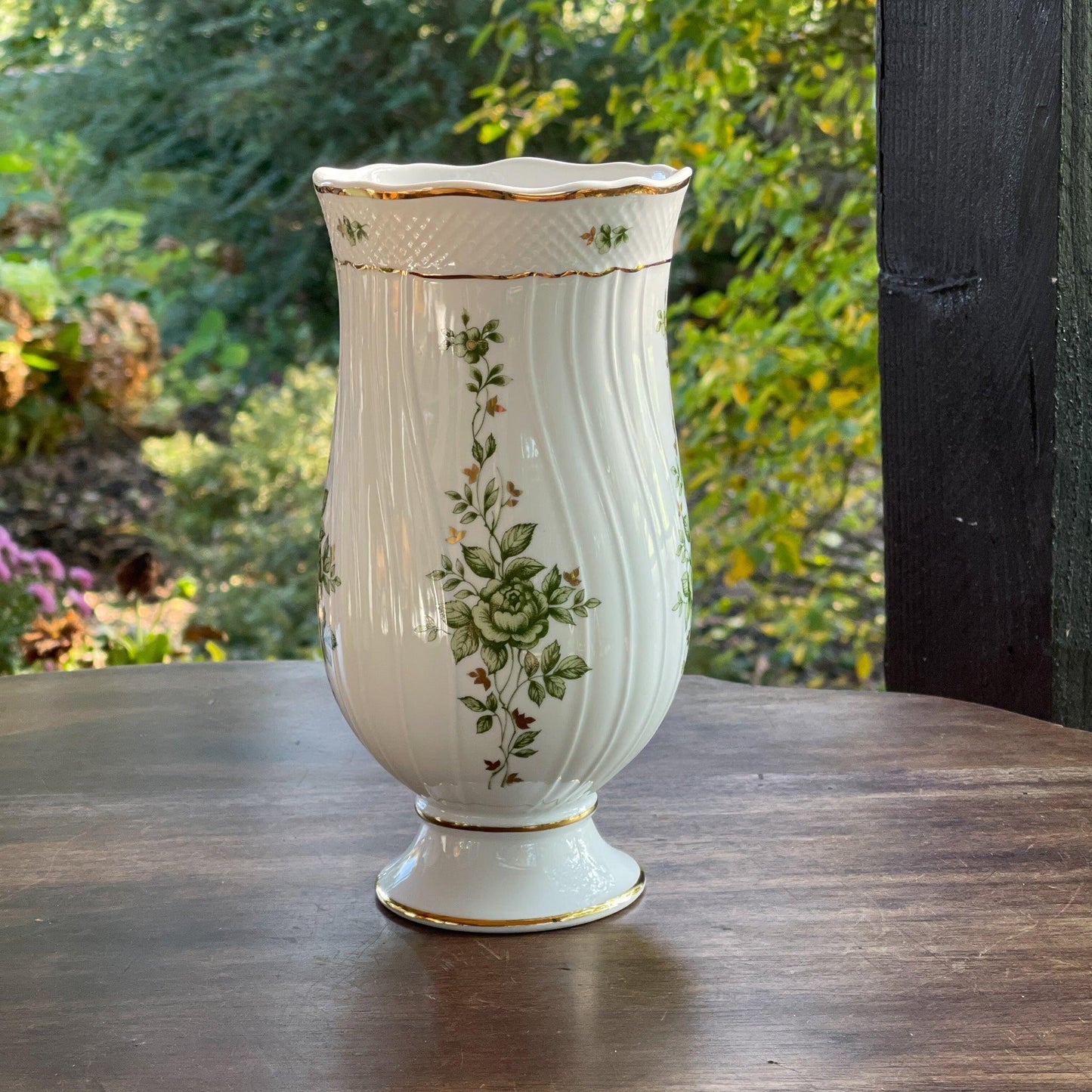 Vaas van Hollóháza porselein - Bamestra Curiosa