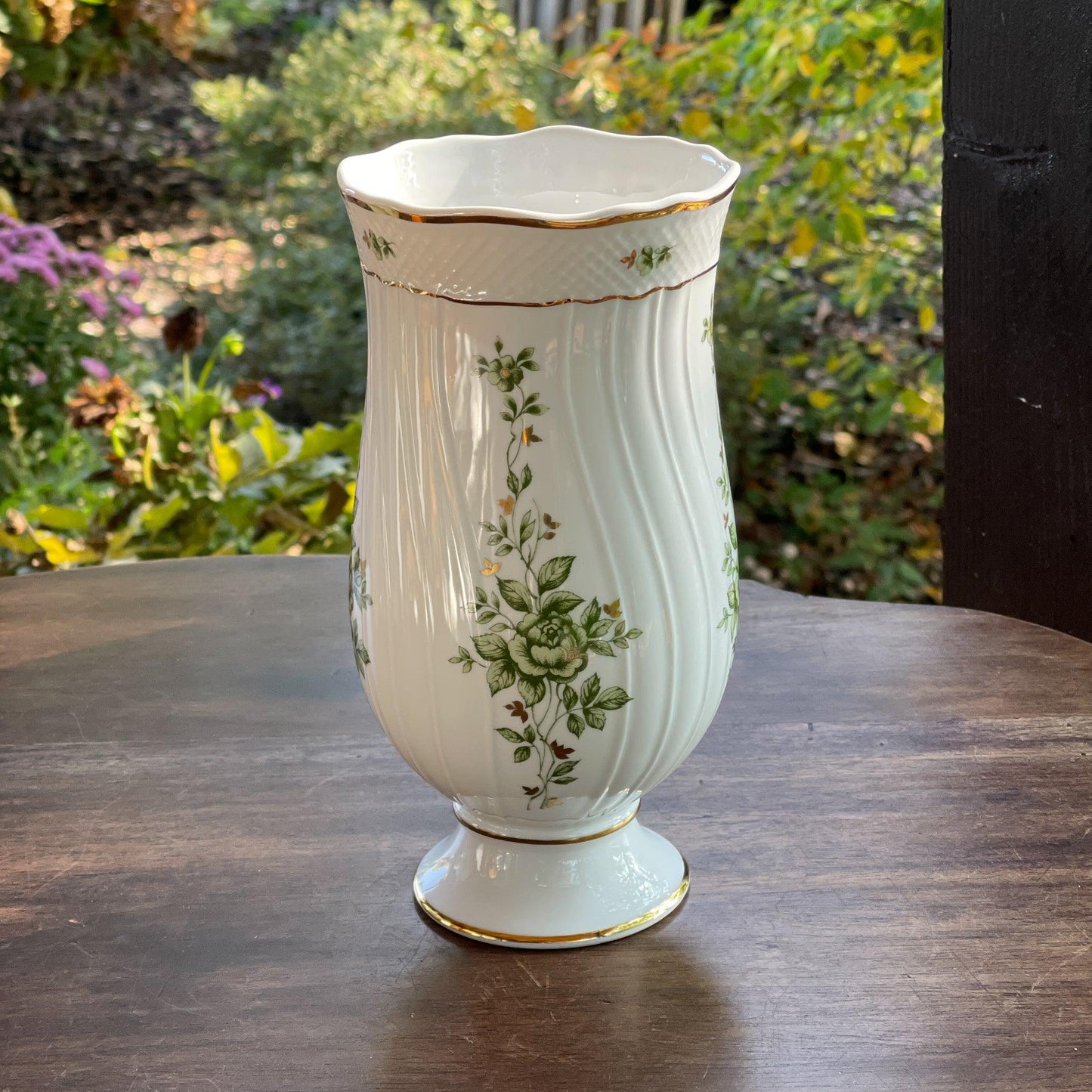 Vaas van Hollóháza porselein - Bamestra Curiosa