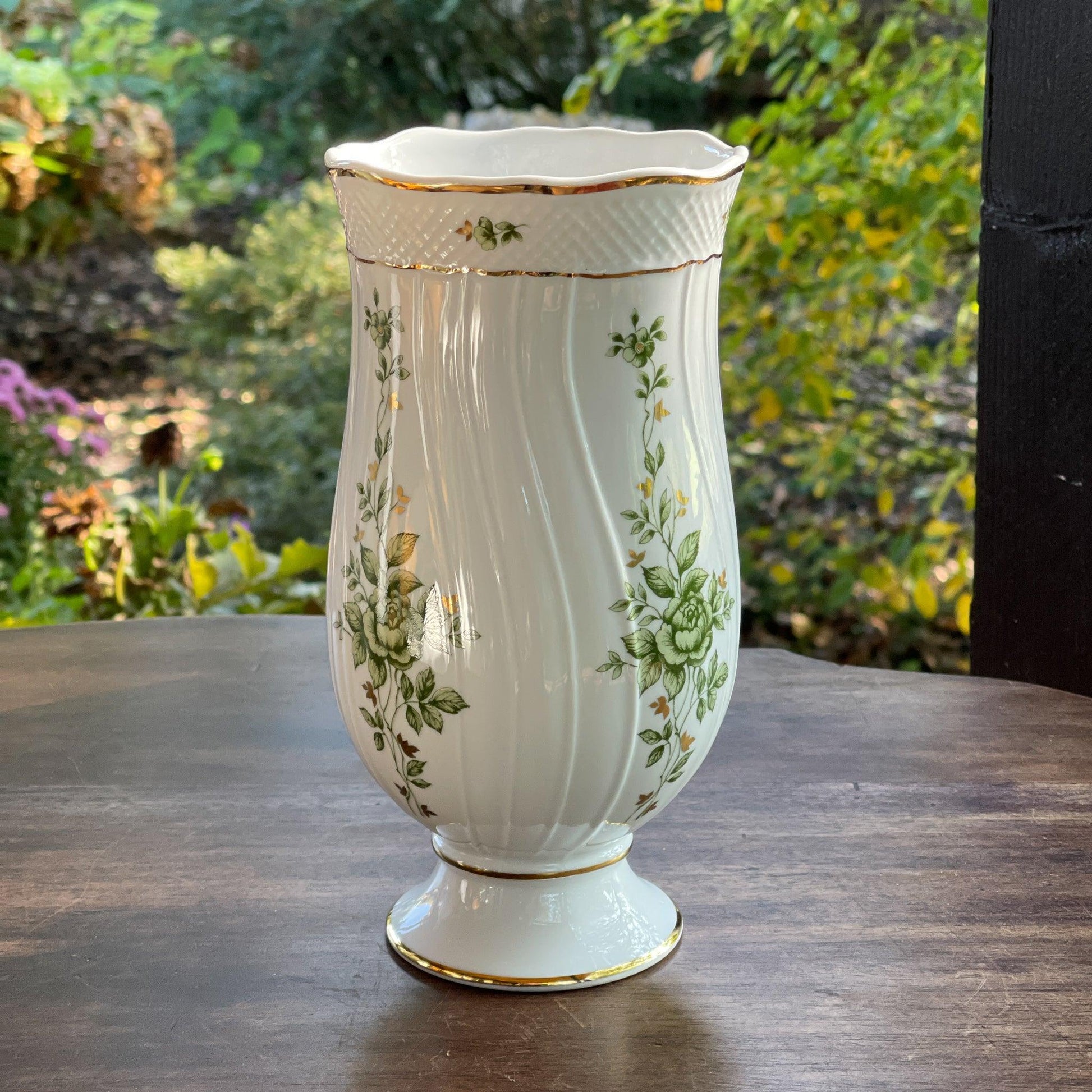 Vaas van Hollóháza porselein - Bamestra Curiosa