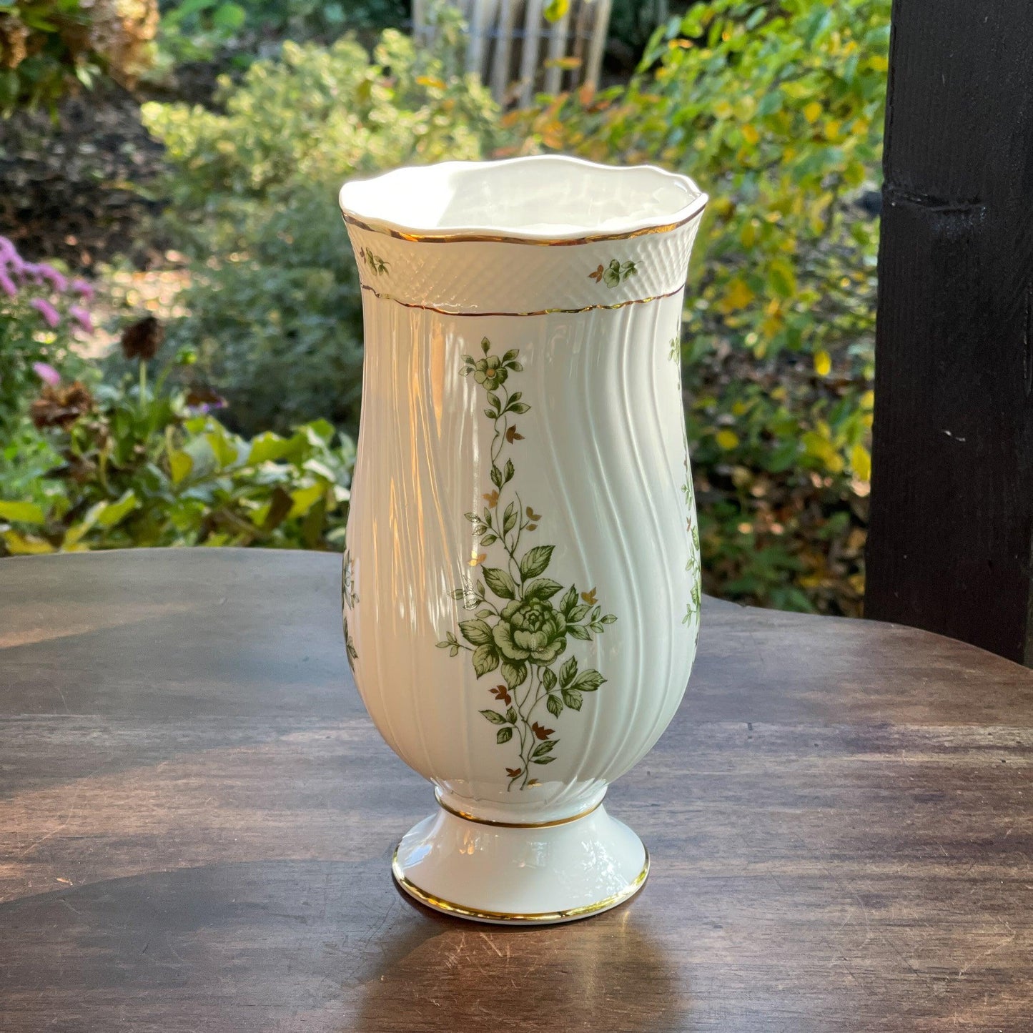 Vaas van Hollóháza porselein - Bamestra Curiosa