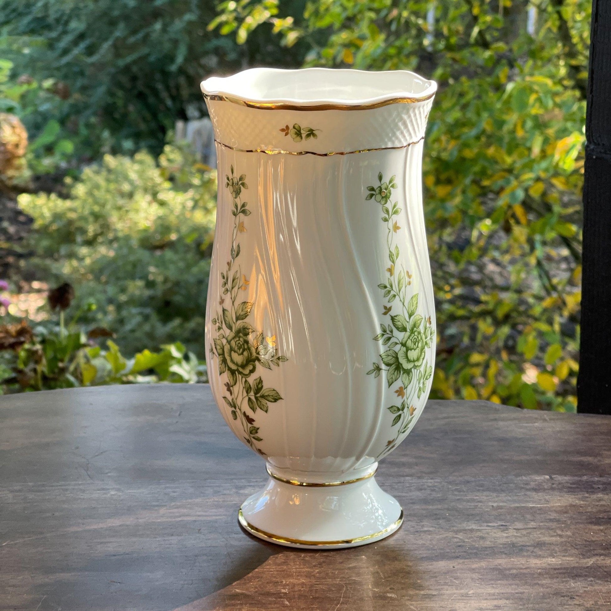 Vaas van Hollóháza porselein - Bamestra Curiosa