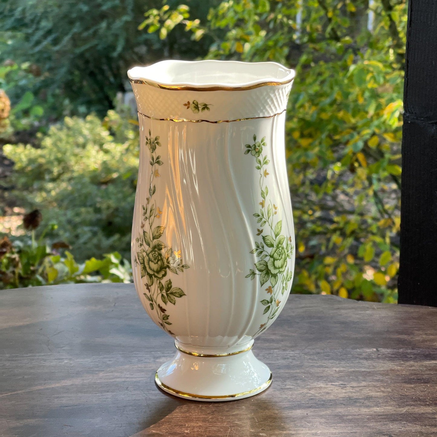 Vaas van Hollóháza porselein - Bamestra Curiosa