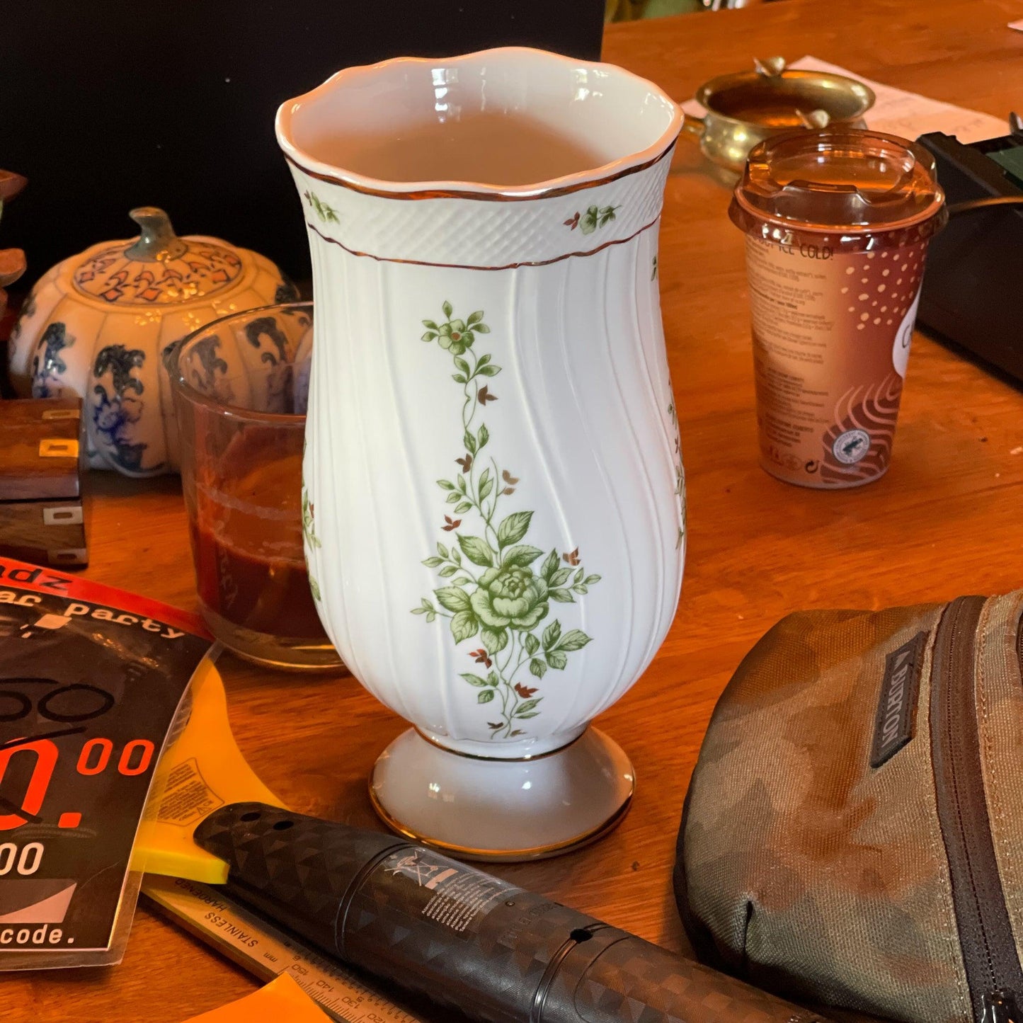 Vaas van Hollóháza porselein - Bamestra Curiosa