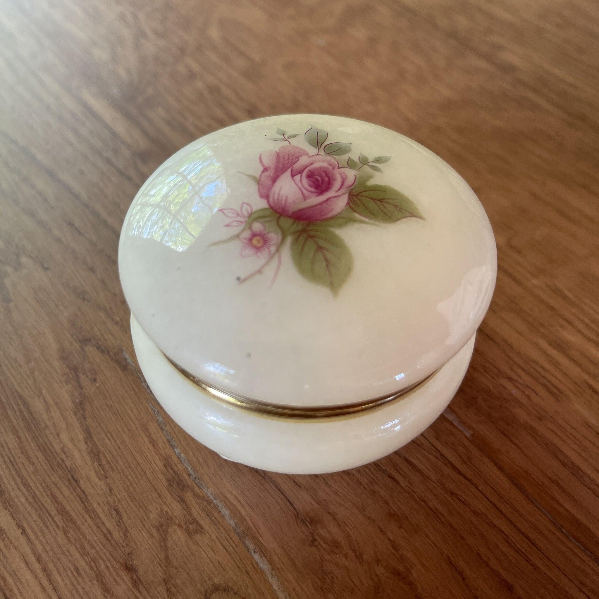 Vintage albast pillendoosje met roos - The Collectionist