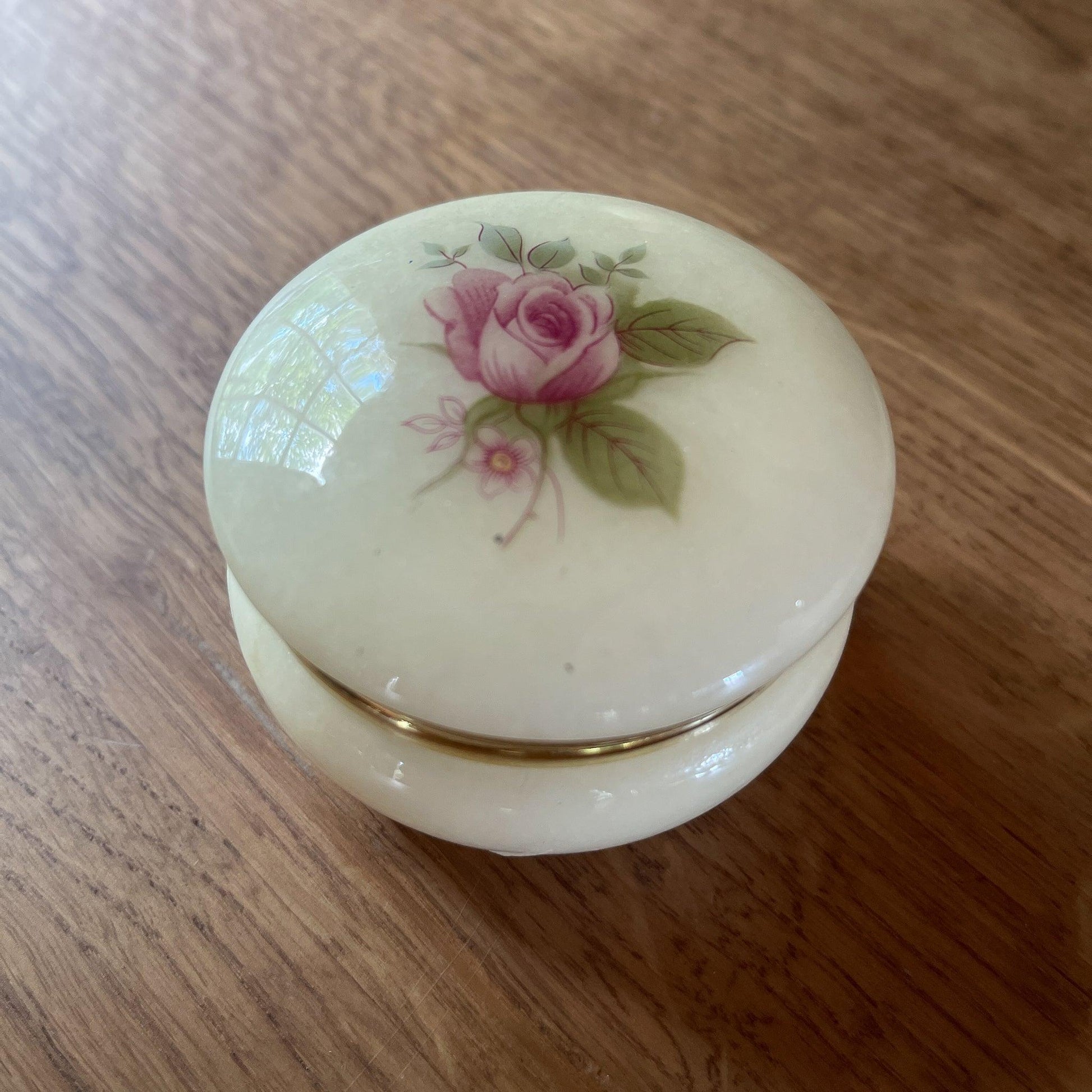 Vintage albast pillendoosje met roos - Bamestra Curiosa