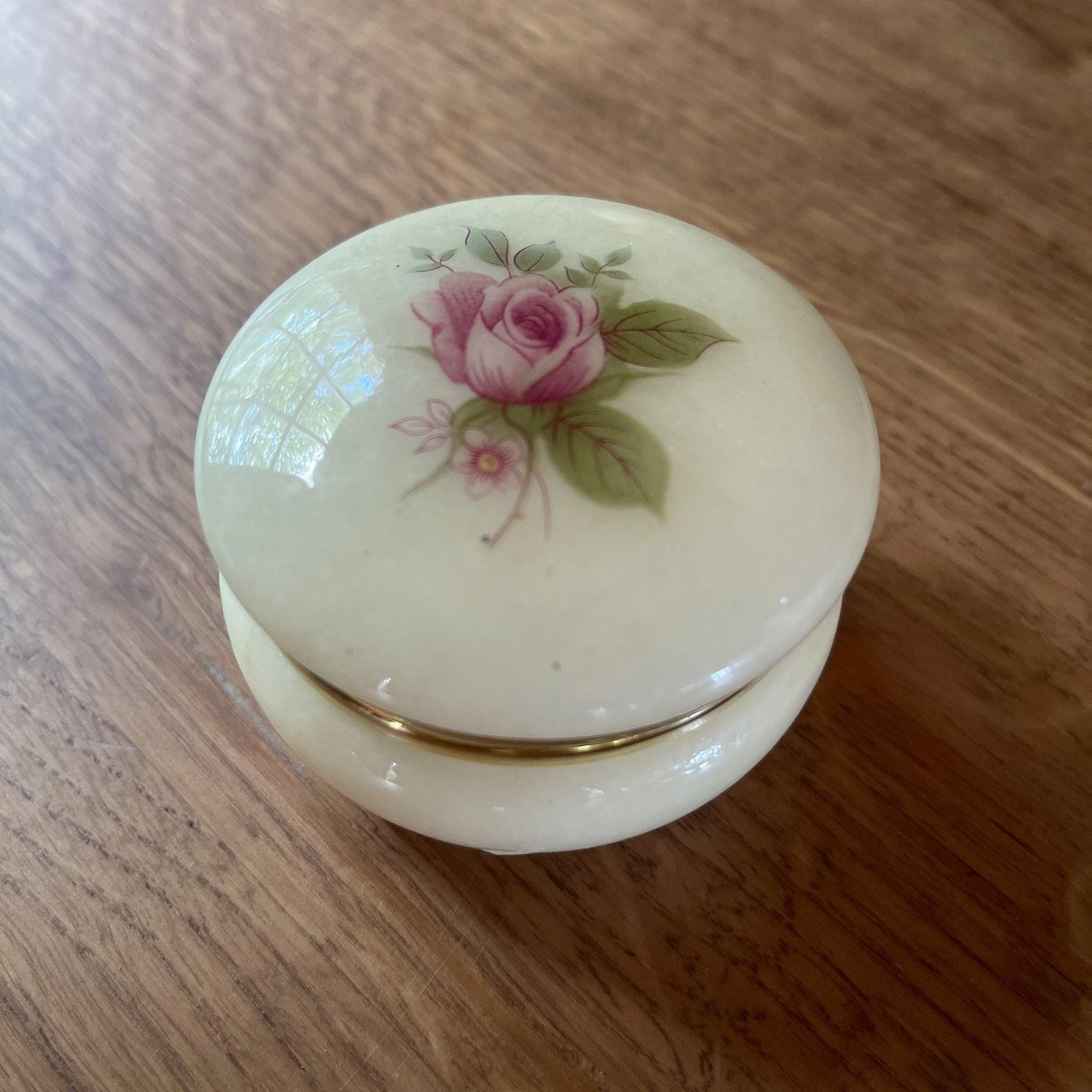 Vintage albast pillendoosje met roos - Bamestra Curiosa