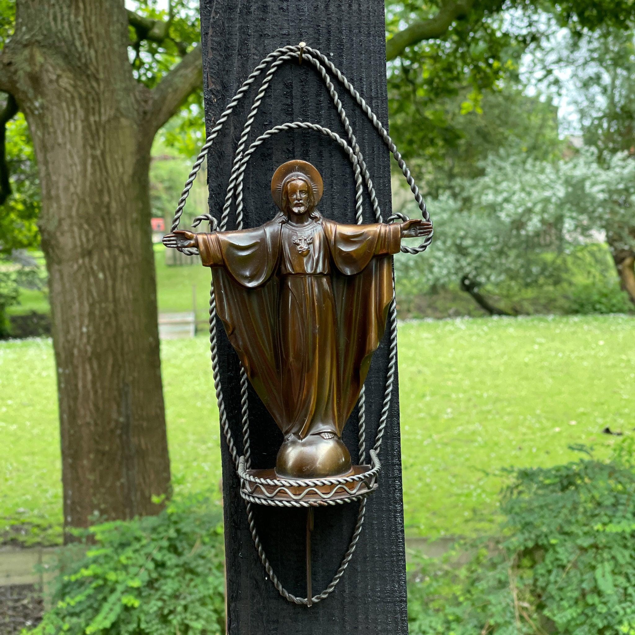 Vintage altaar met beeld van Jezus - The Collectionist