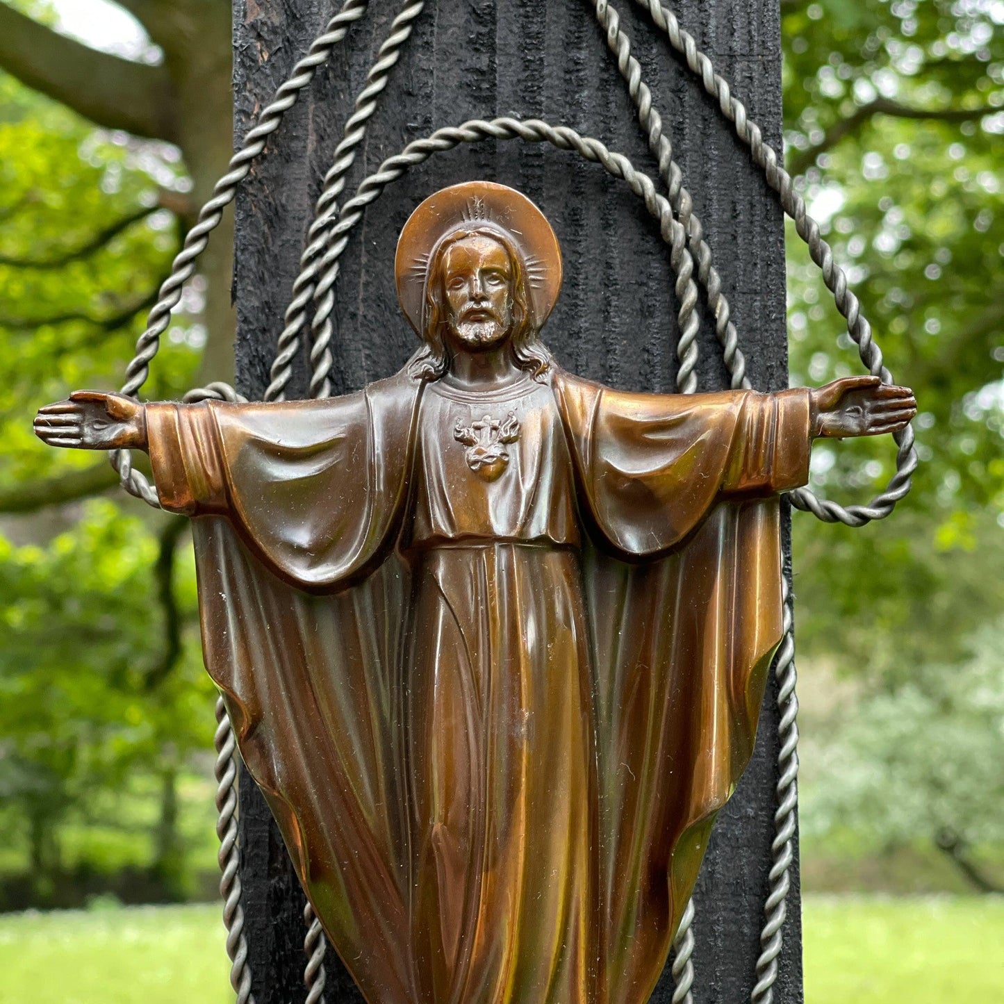 Vintage altaar met beeld van Jezus - Bamestra Curiosa