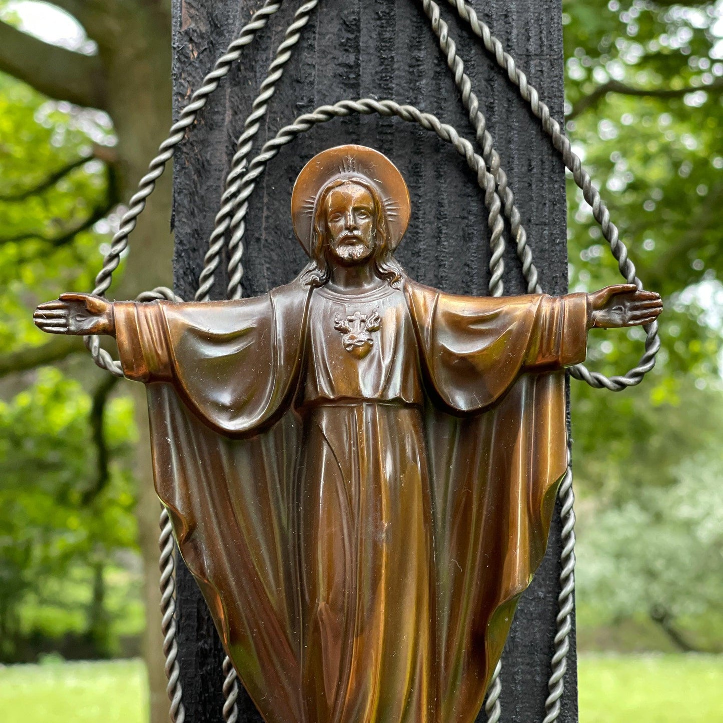 Vintage altaar met beeld van Jezus - Bamestra Curiosa