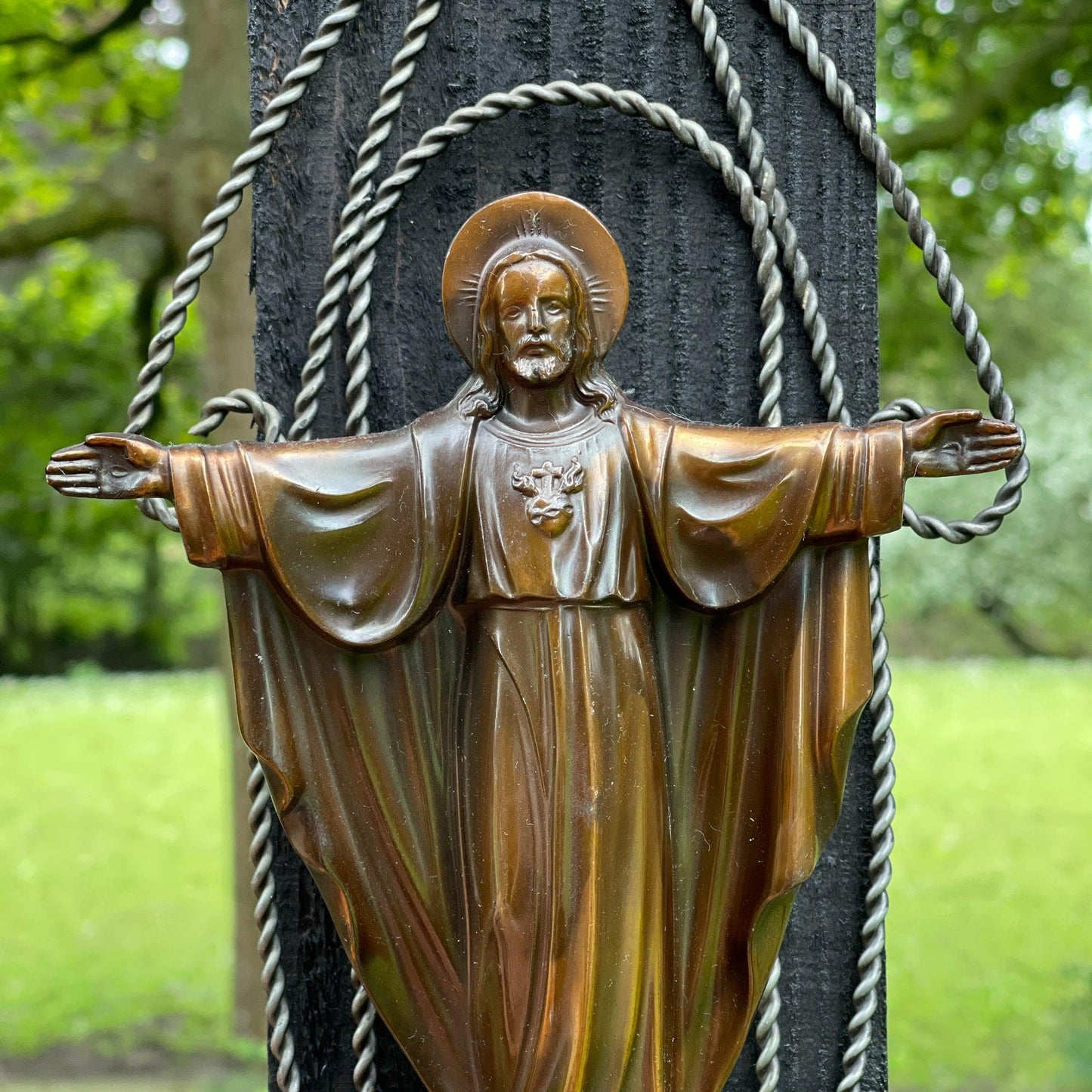 Vintage altaar met beeld van Jezus - Bamestra Curiosa