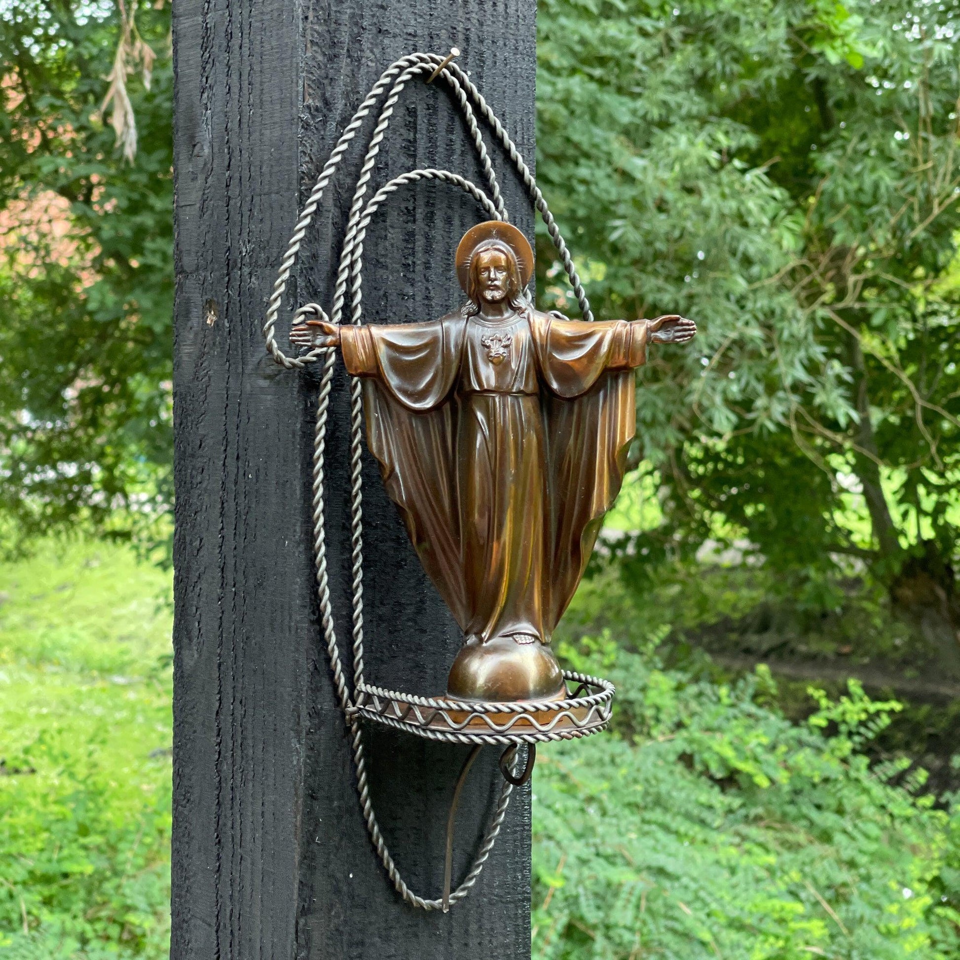 Vintage altaar met beeld van Jezus - Bamestra Curiosa