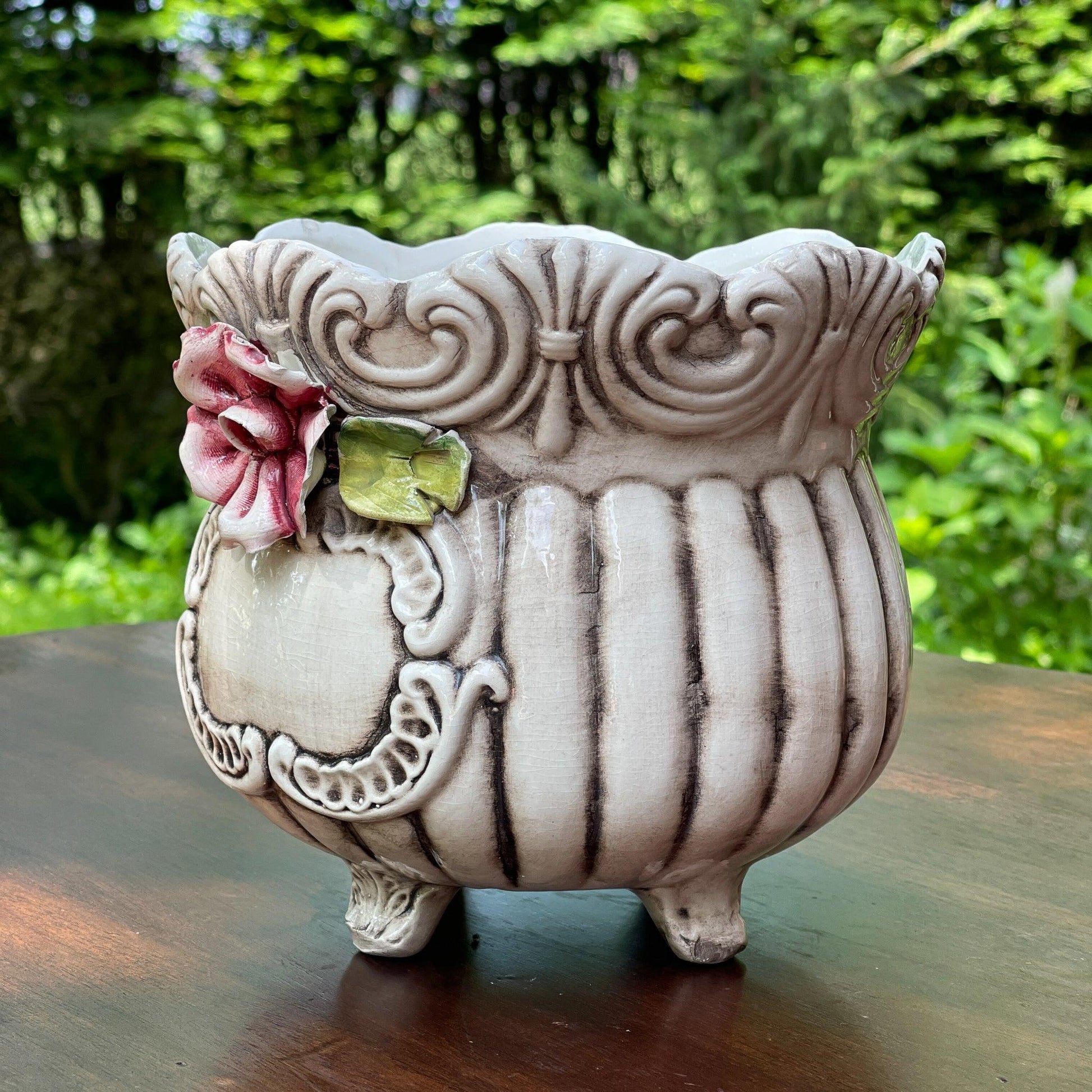 Vintage Bassano bloempot met roos - Bamestra Curiosa