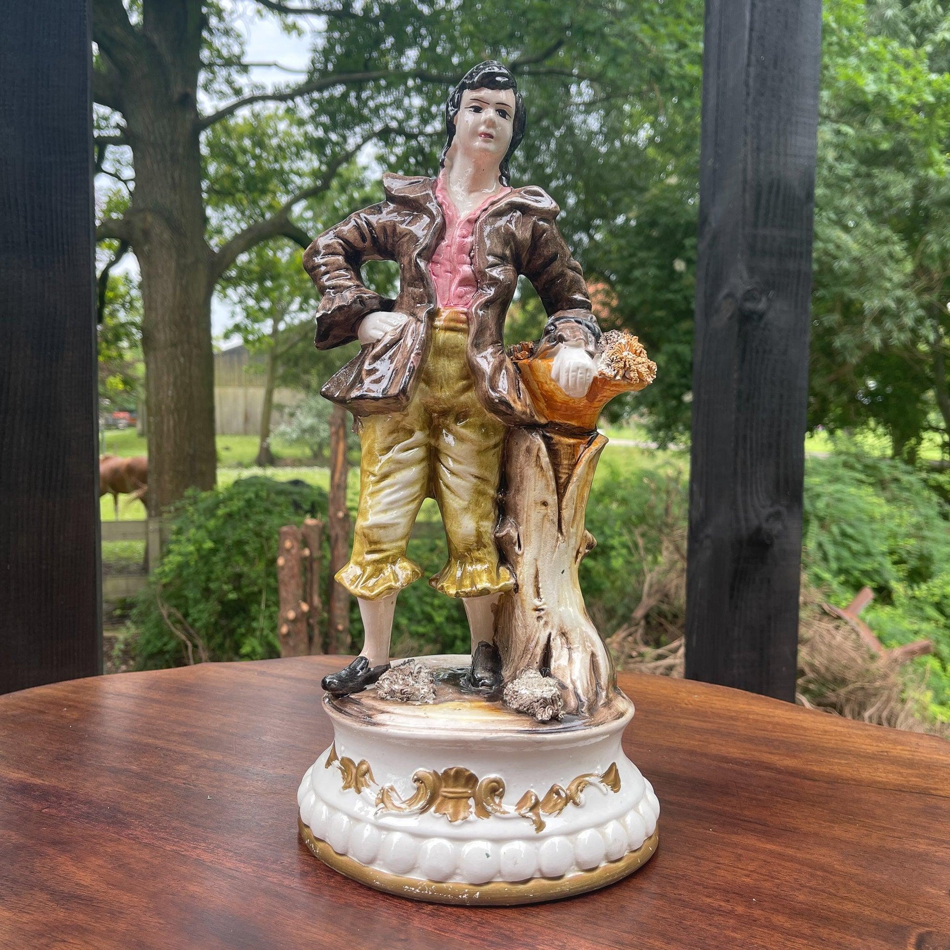 Vintage beeld van een jongen - Bamestra Curiosa